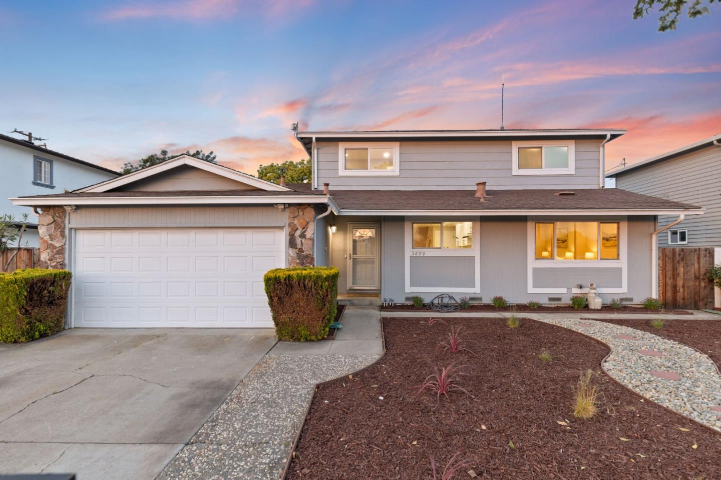 3809 De La Cruz BLVD