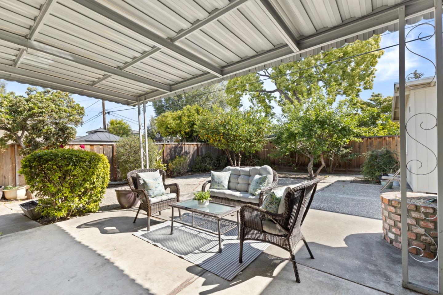 3809 De La Cruz BLVD