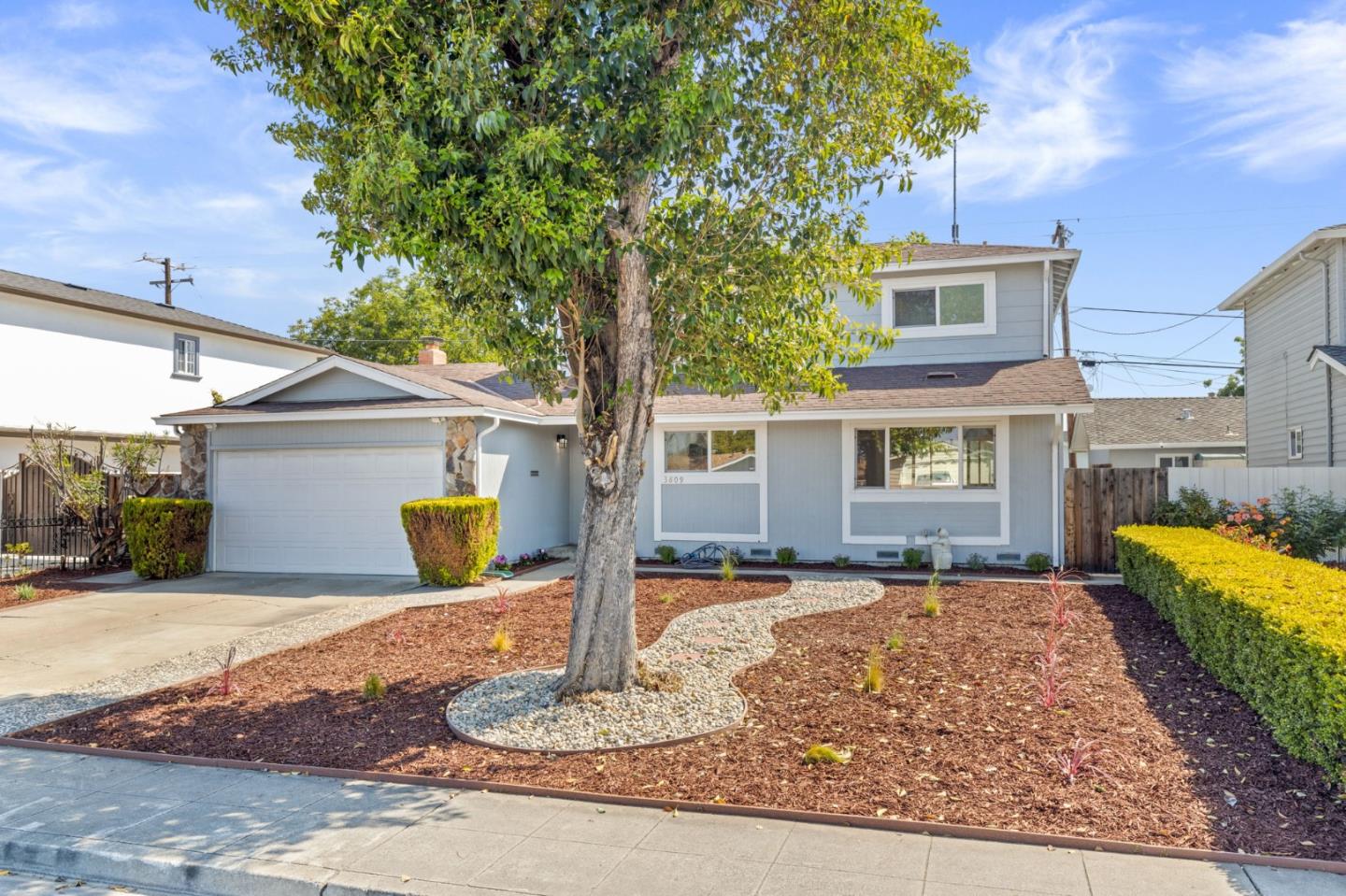 3809 De La Cruz BLVD