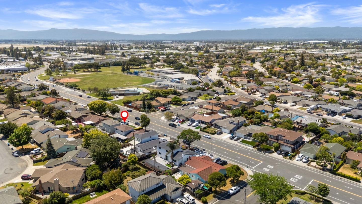 3809 De La Cruz BLVD