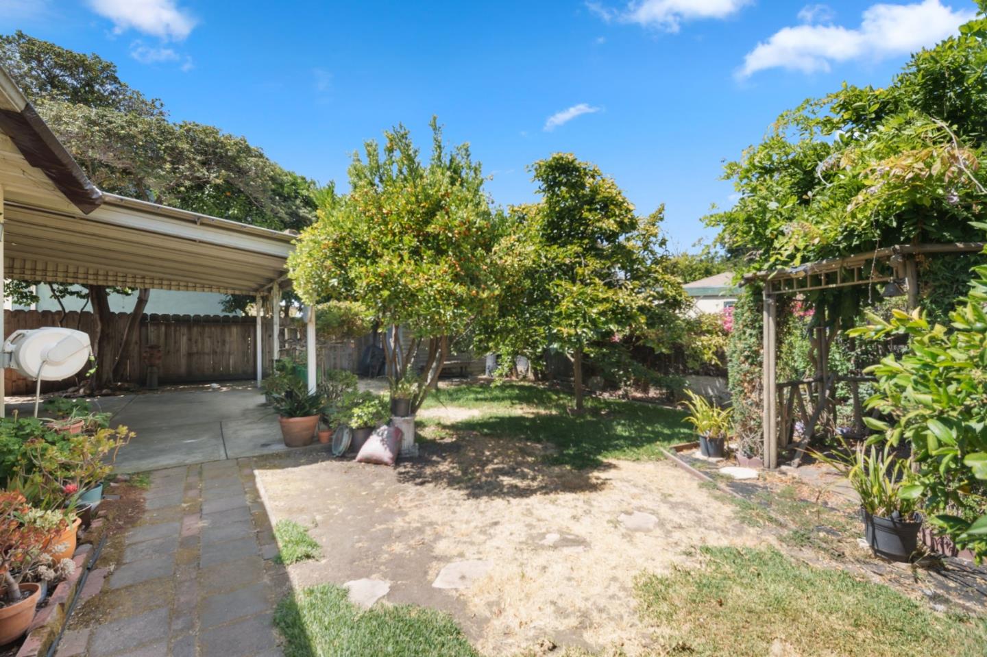 17315 VIA FLORES