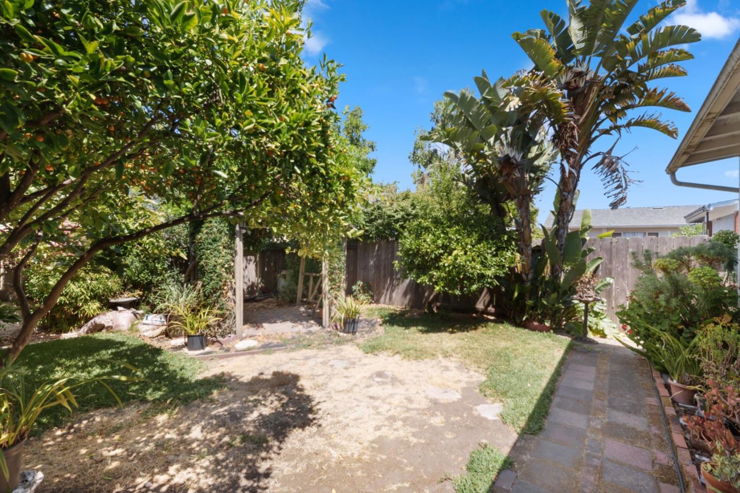 17315 VIA FLORES