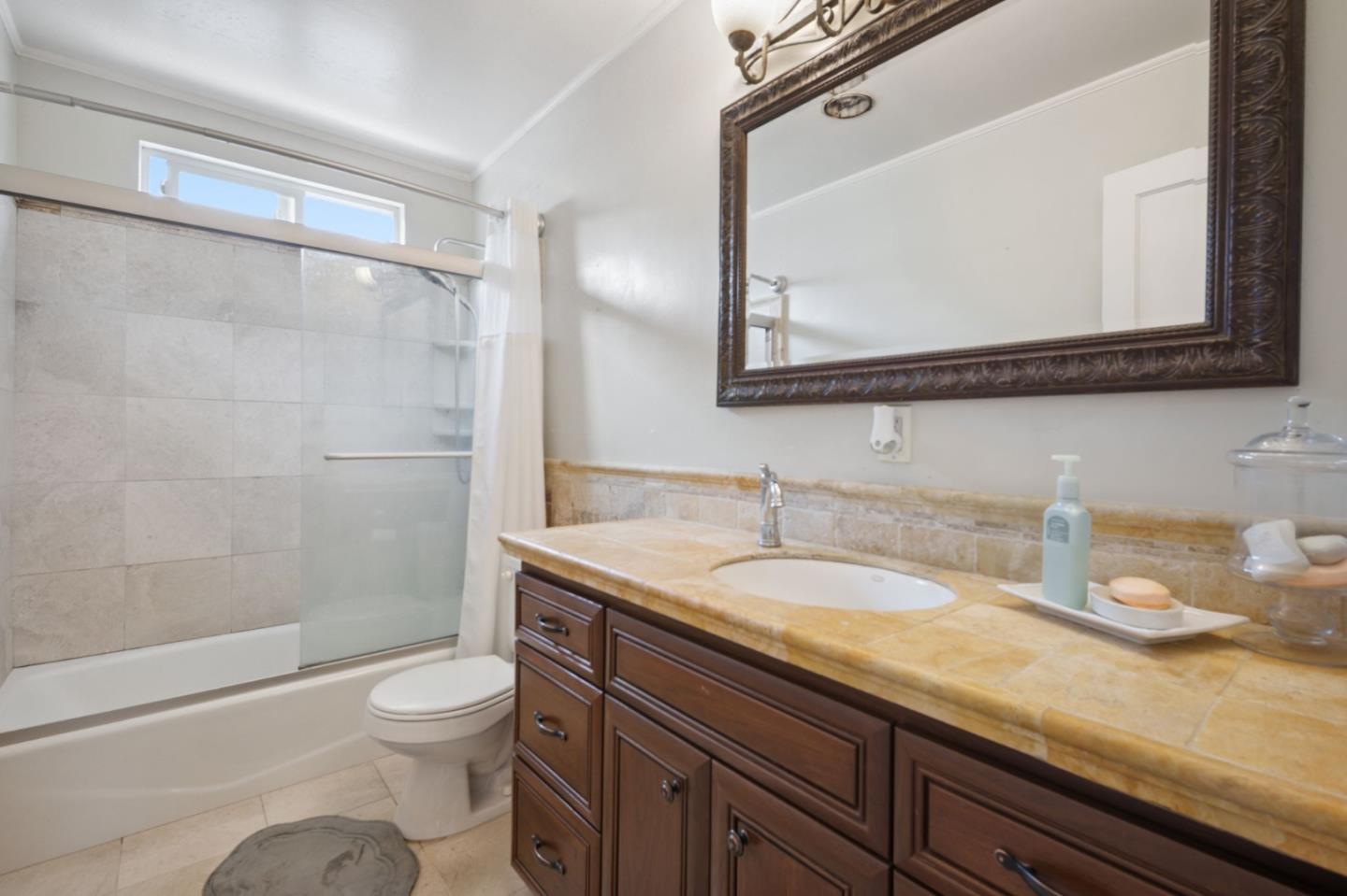 17315 VIA FLORES