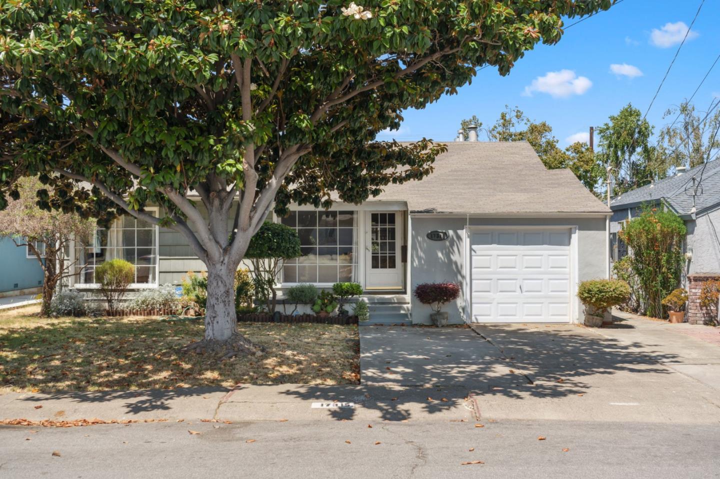 17315 VIA FLORES