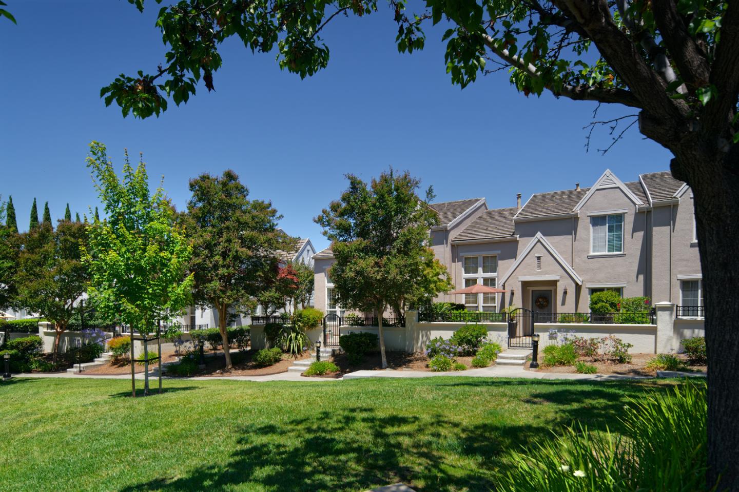 3126 Moncontour Court