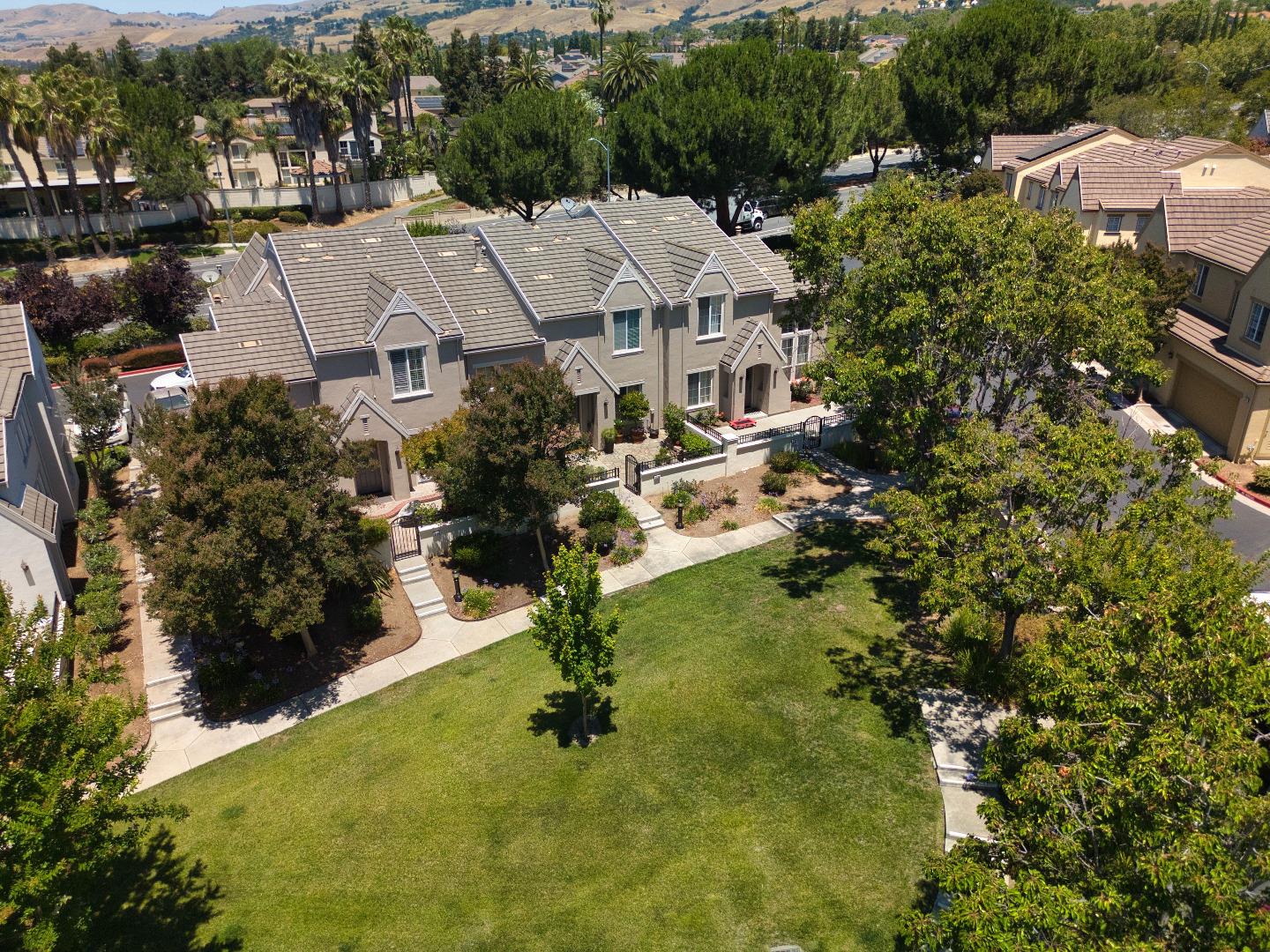 3126 Moncontour Court