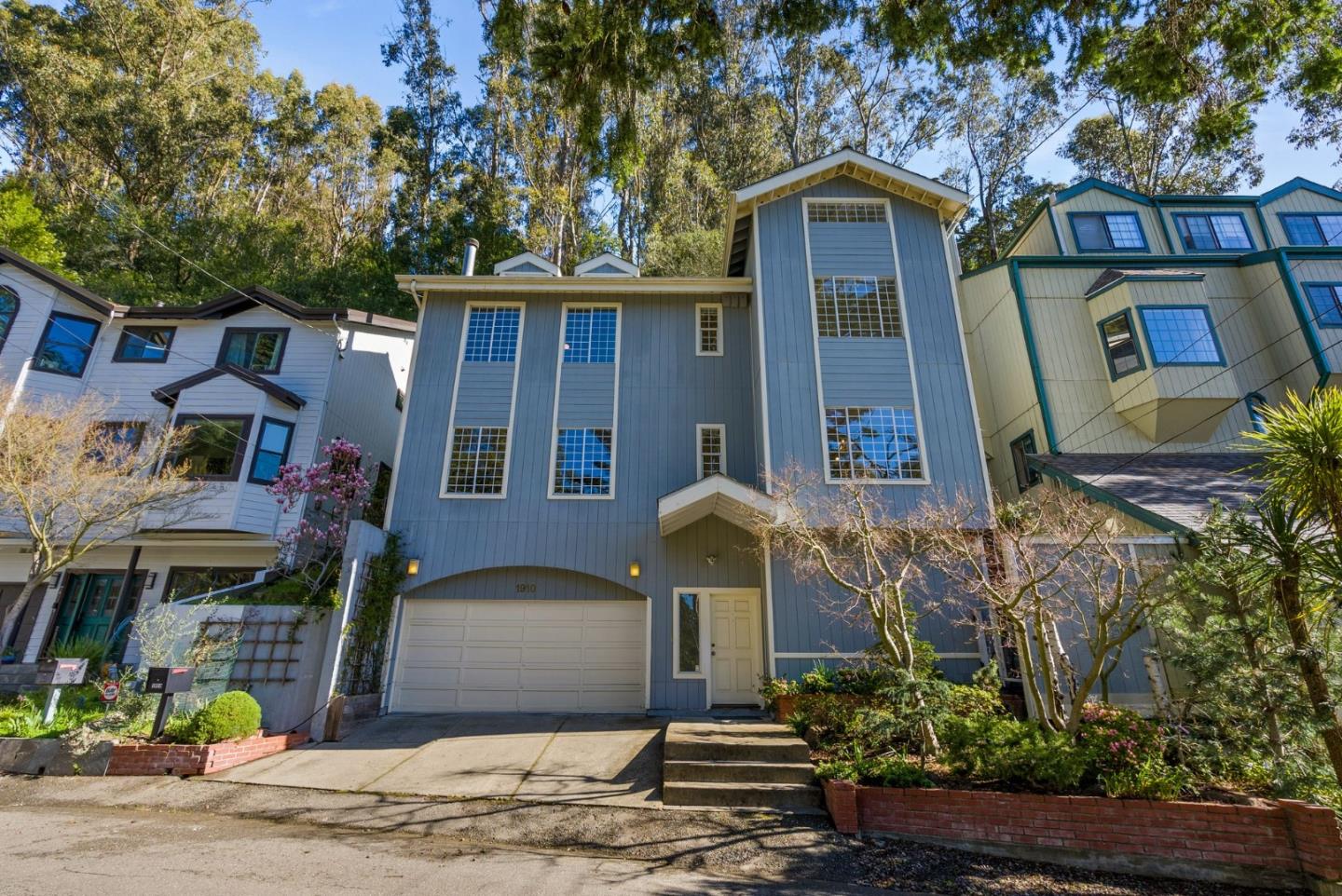 1910 Arrowhead Drive