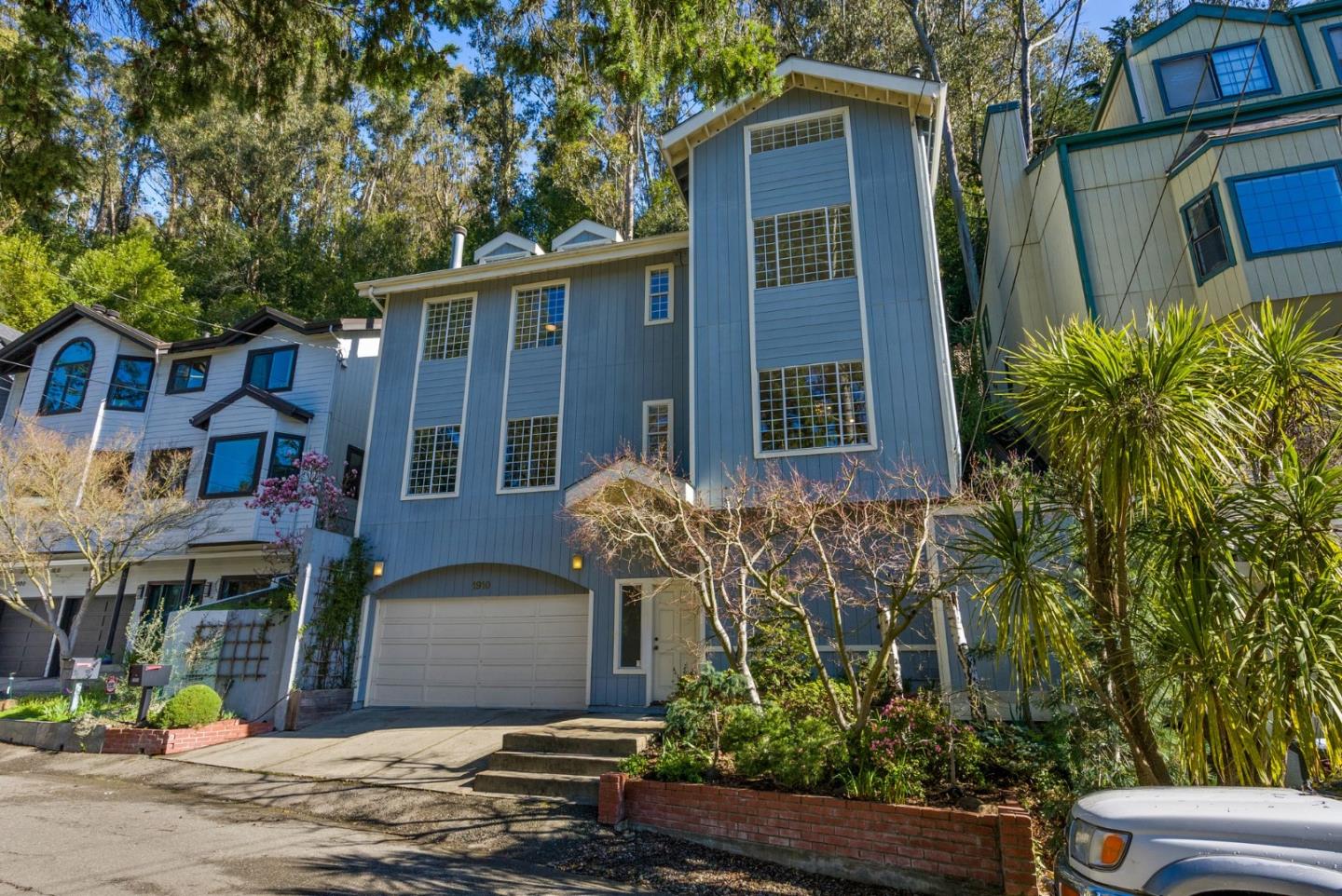 1910 Arrowhead Drive