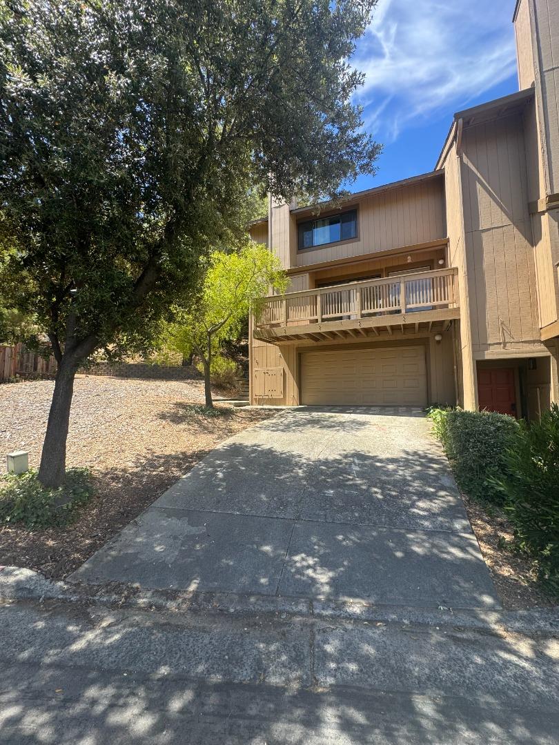 123 Spyglass Hill Road