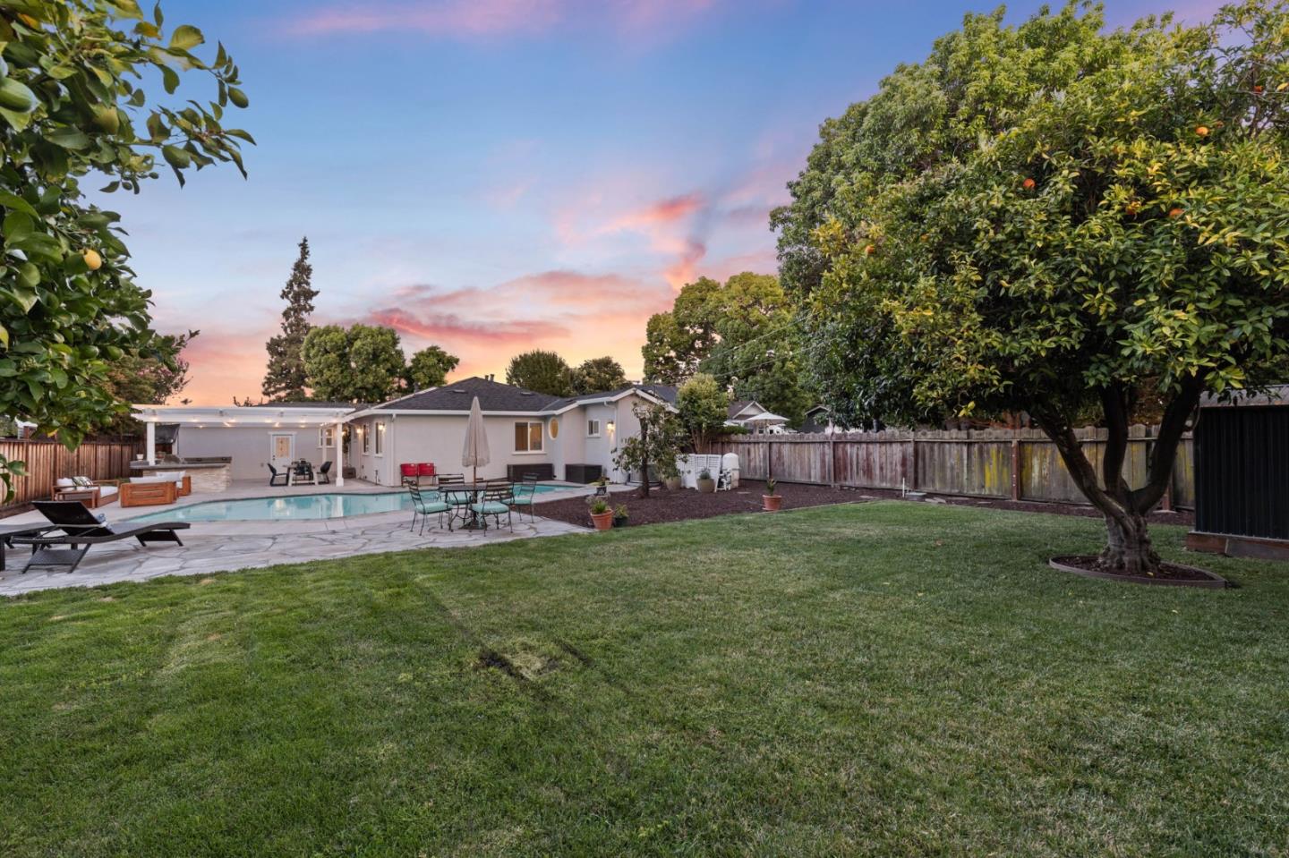 891 Arnold Way