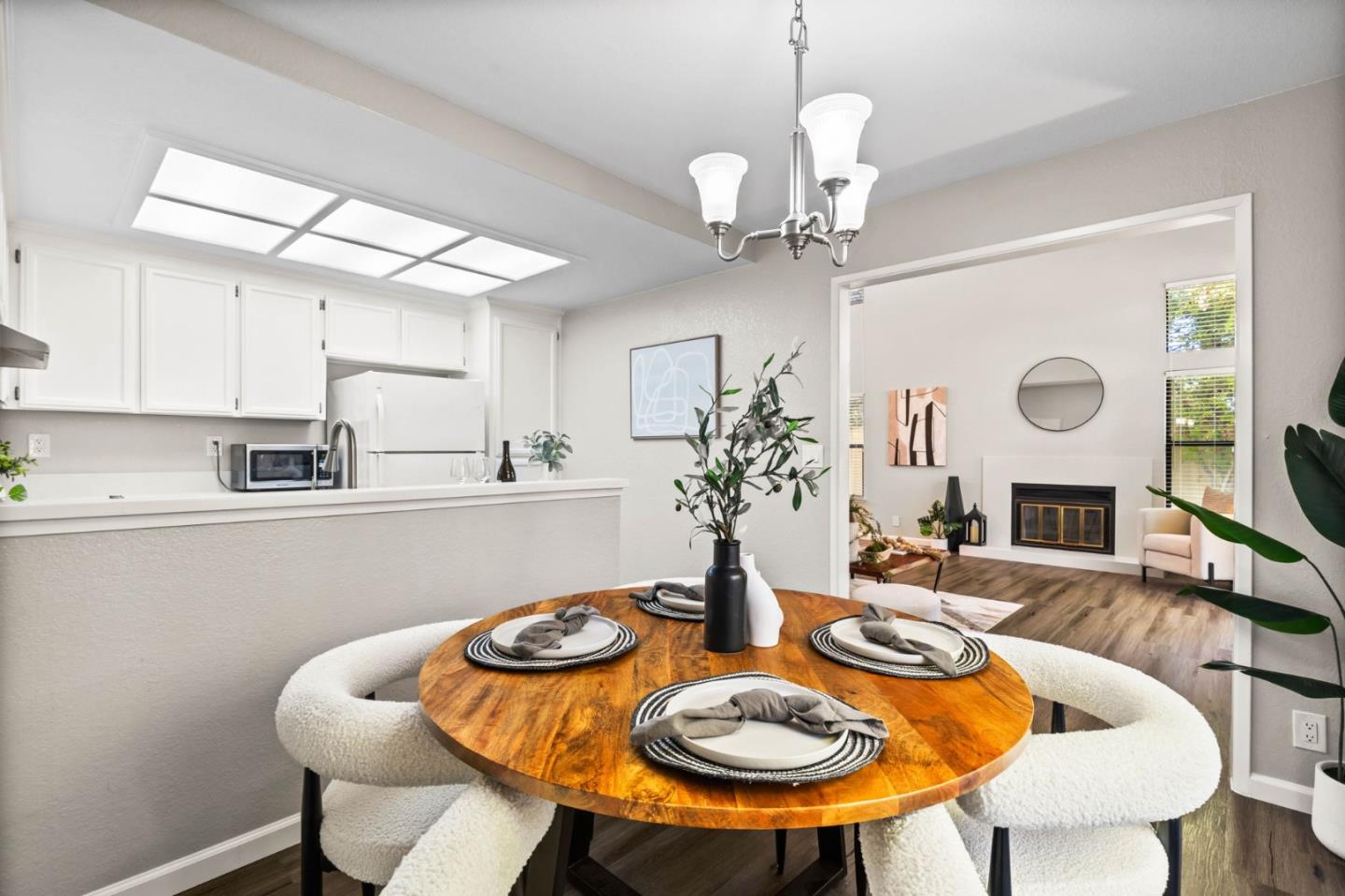 2487 Rebecca Lynn Way