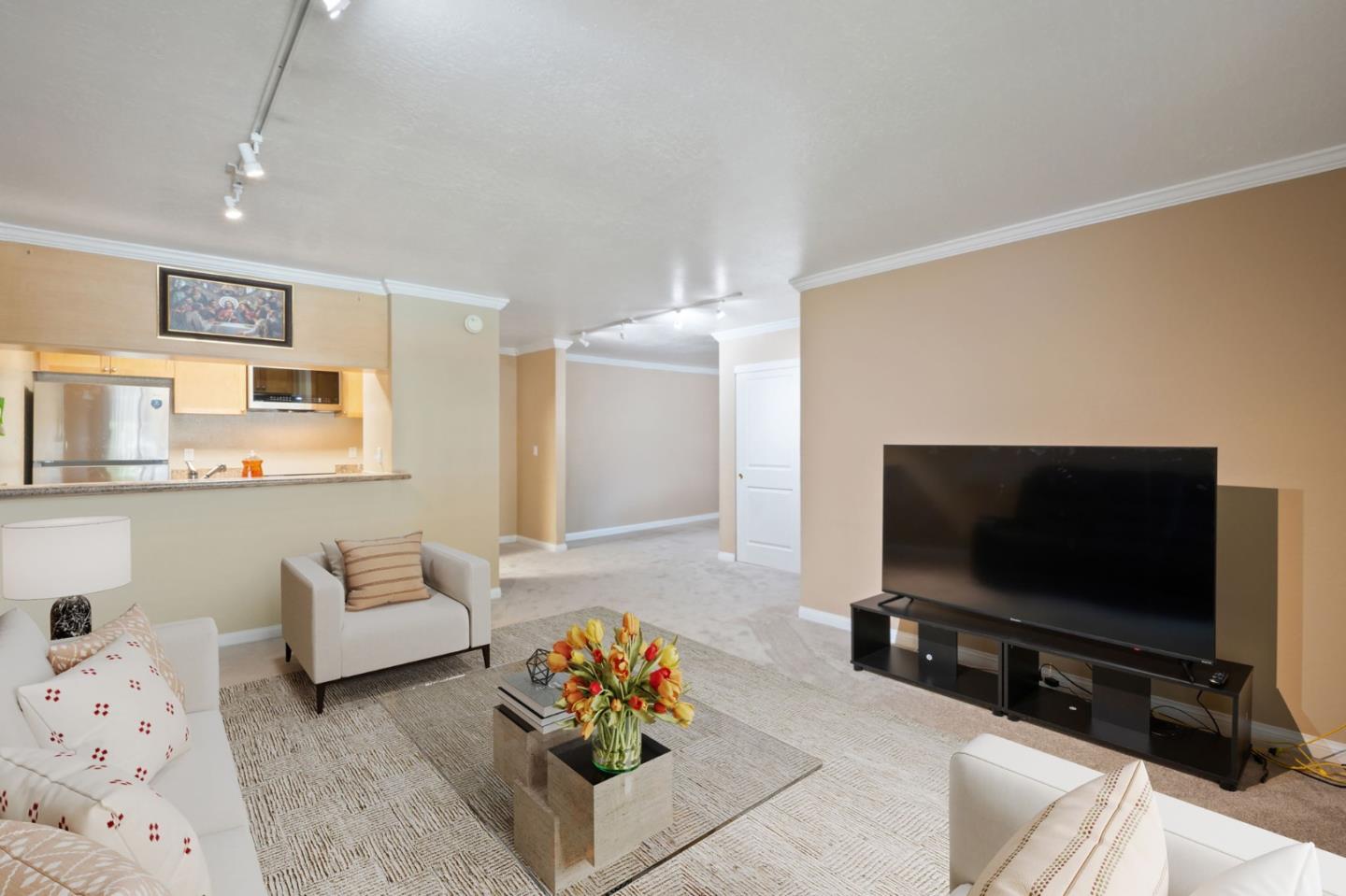 1087 MURRIETA Boulevard 242