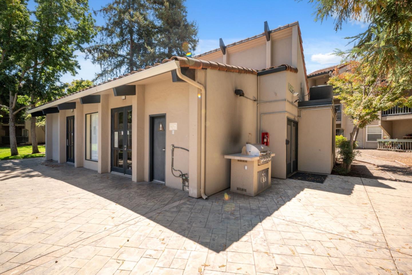 1087 MURRIETA Boulevard 242