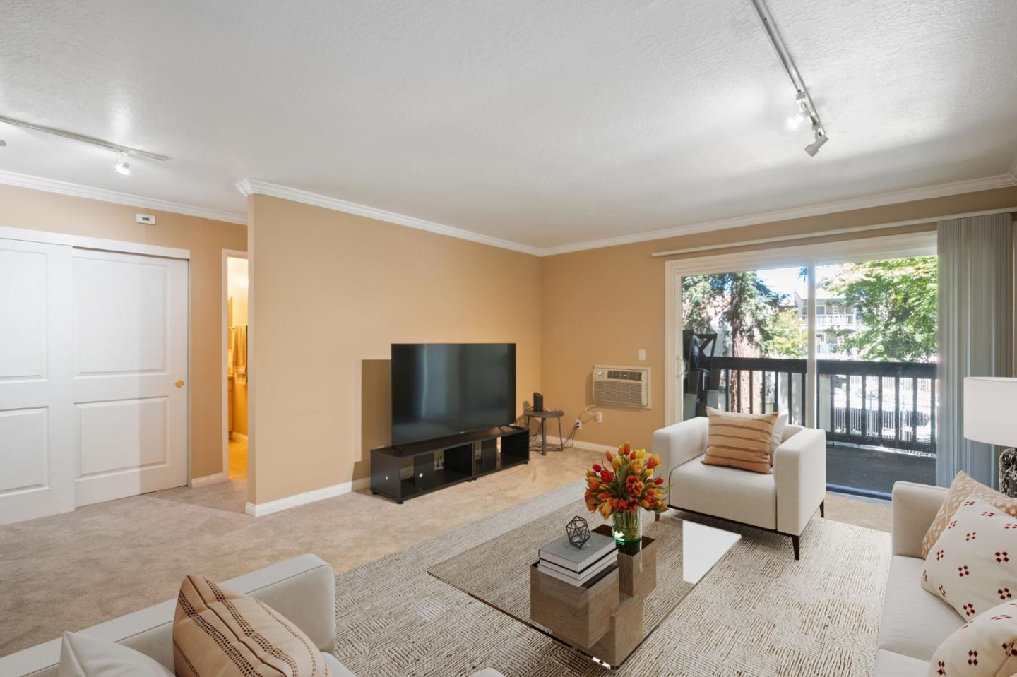 1087 MURRIETA Boulevard 242