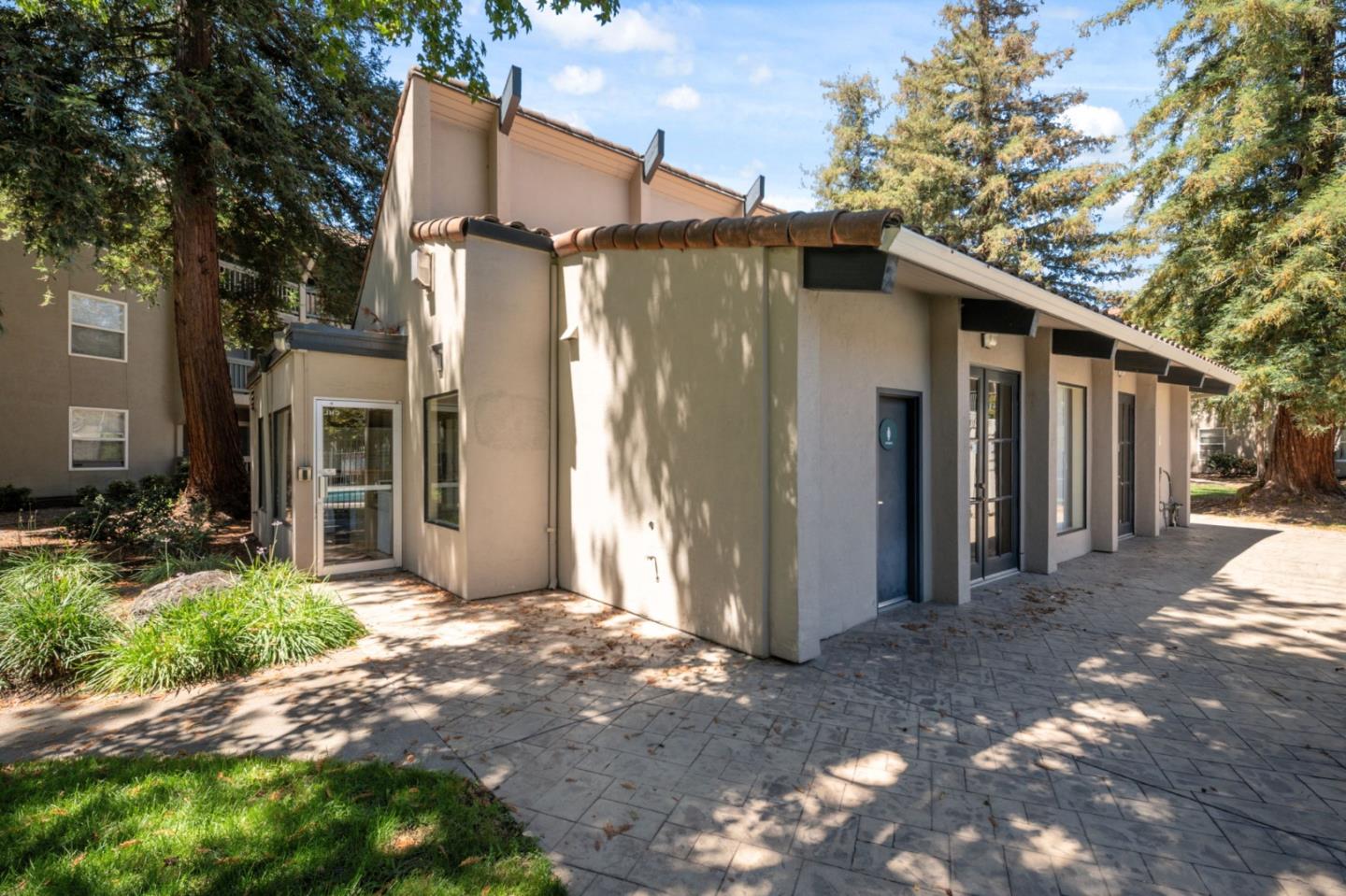 1087 MURRIETA Boulevard 242