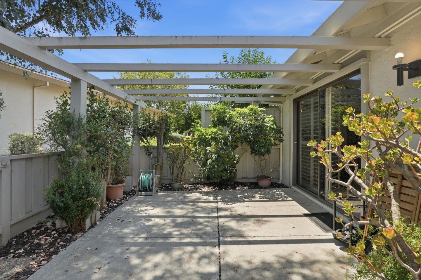 5449 Cribari Green
