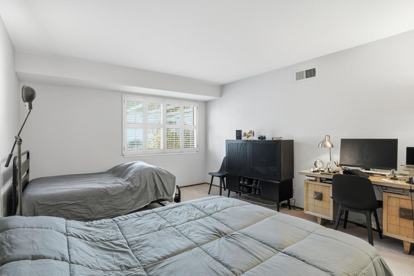 5449 Cribari Green