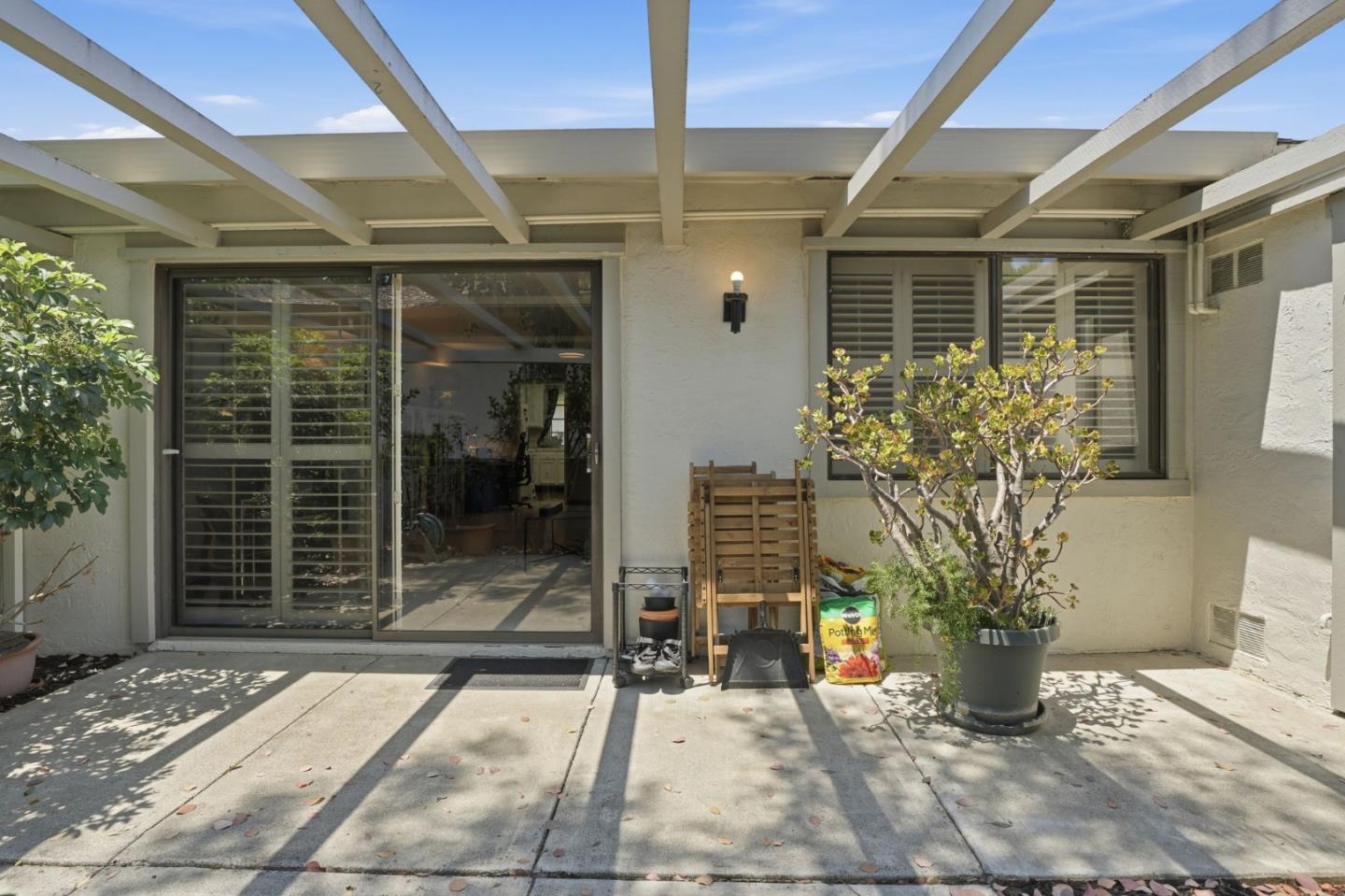 5449 Cribari Green