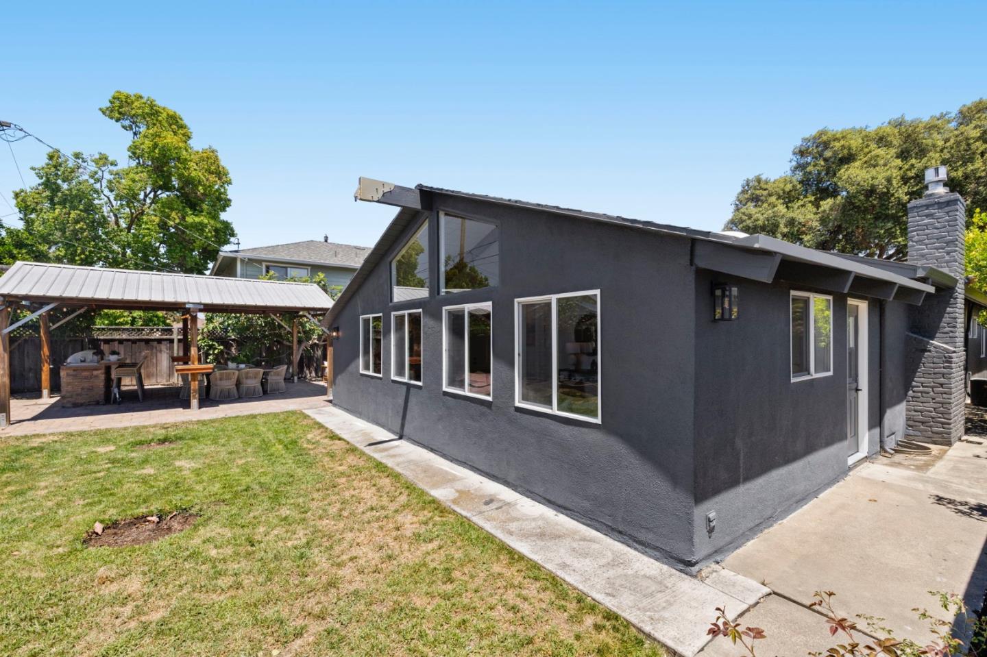 841 Peach AVE