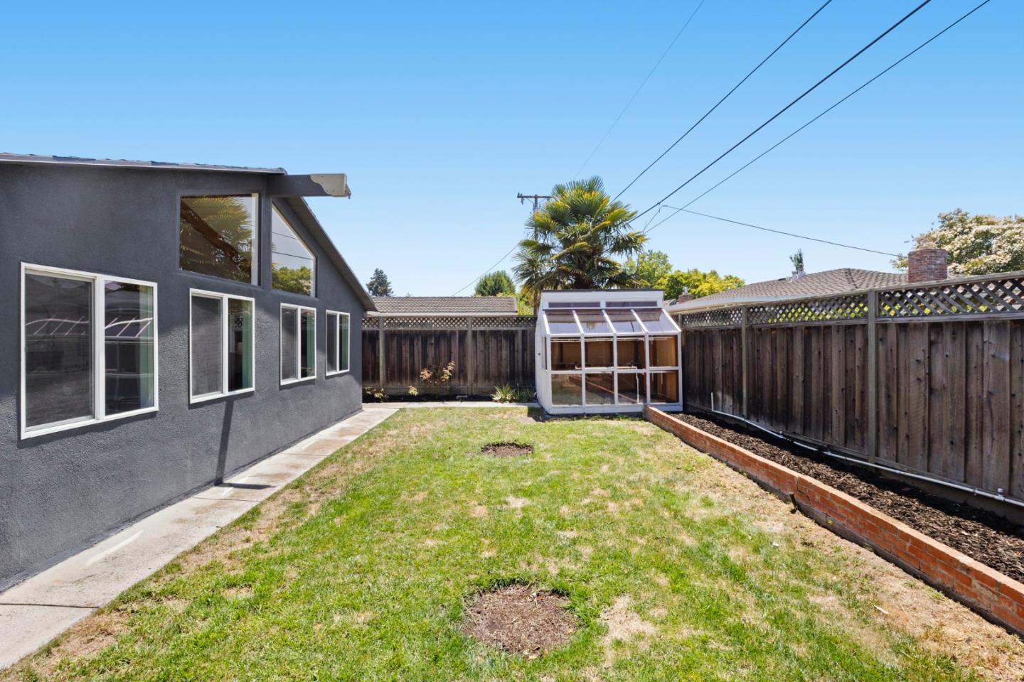 841 Peach AVE