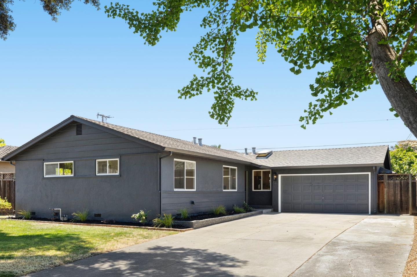 841 Peach AVE