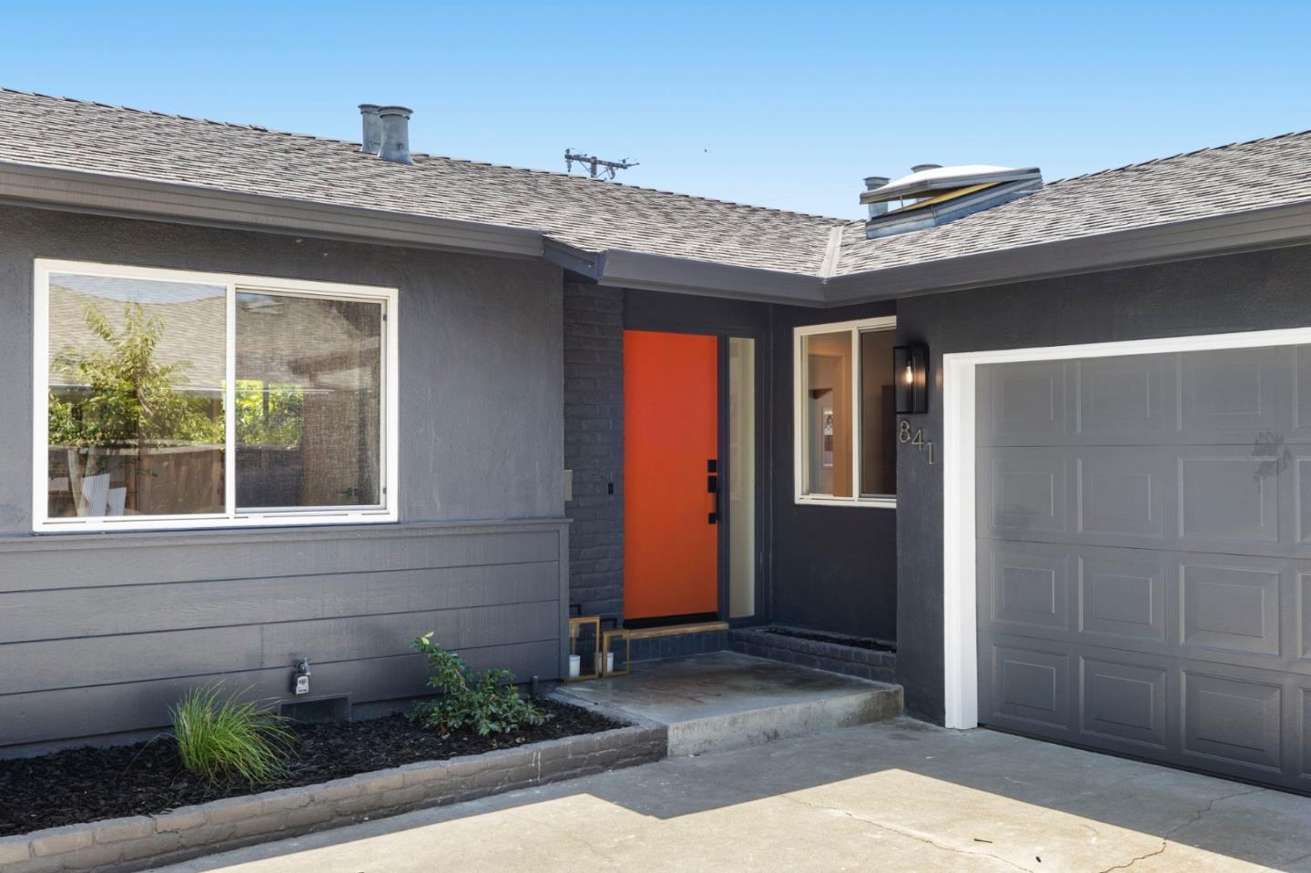 841 Peach AVE