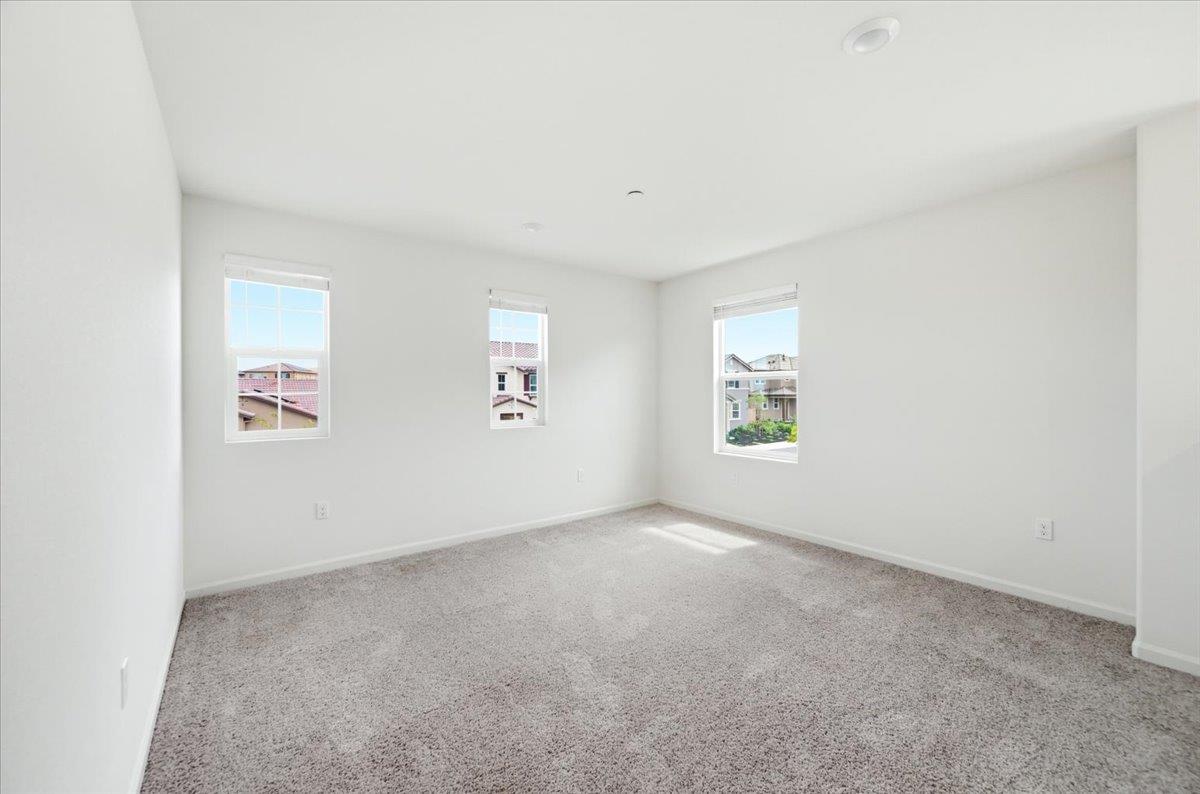 5433 Riverview LN