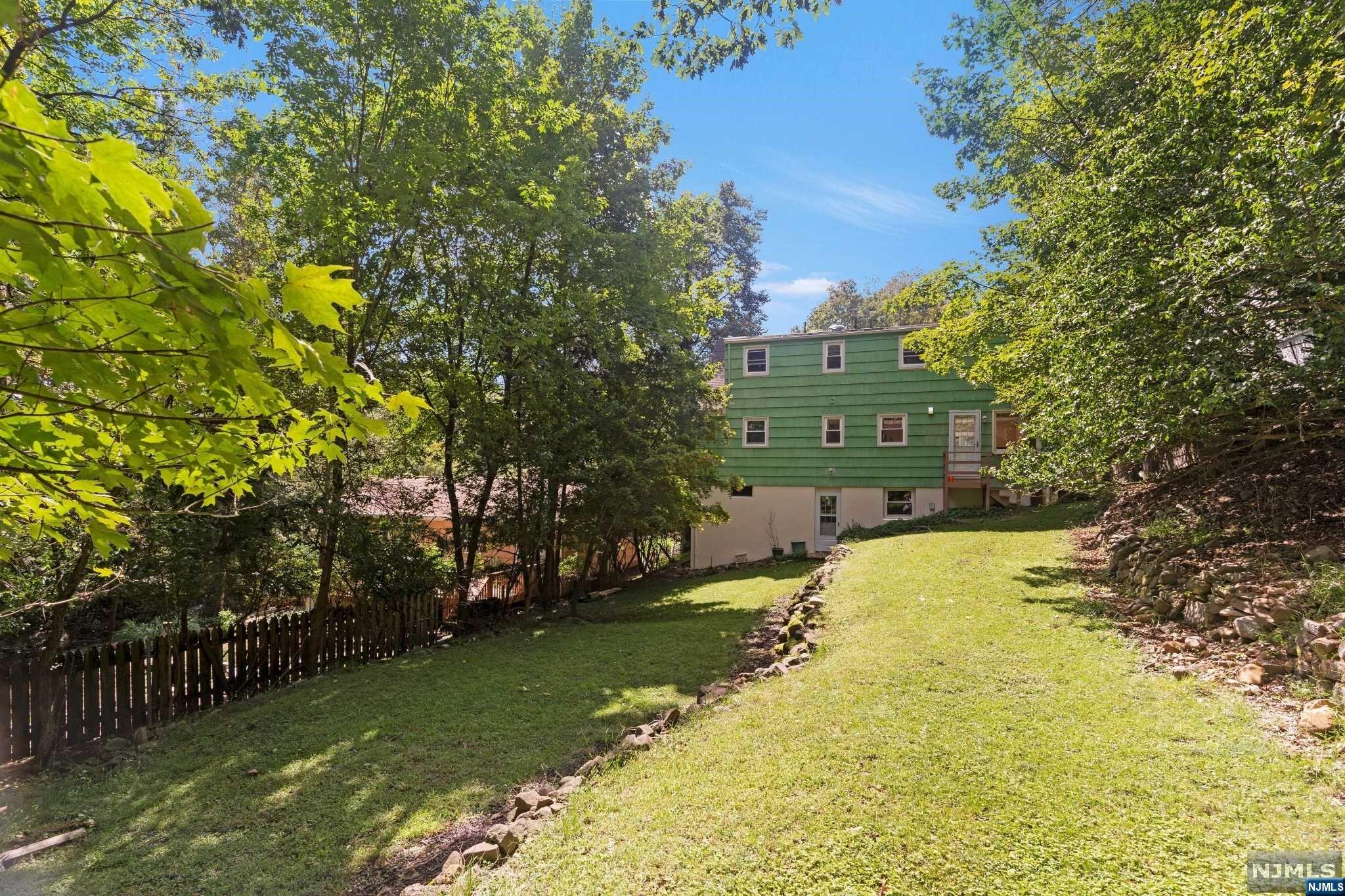 215 Hiawatha Boulevard