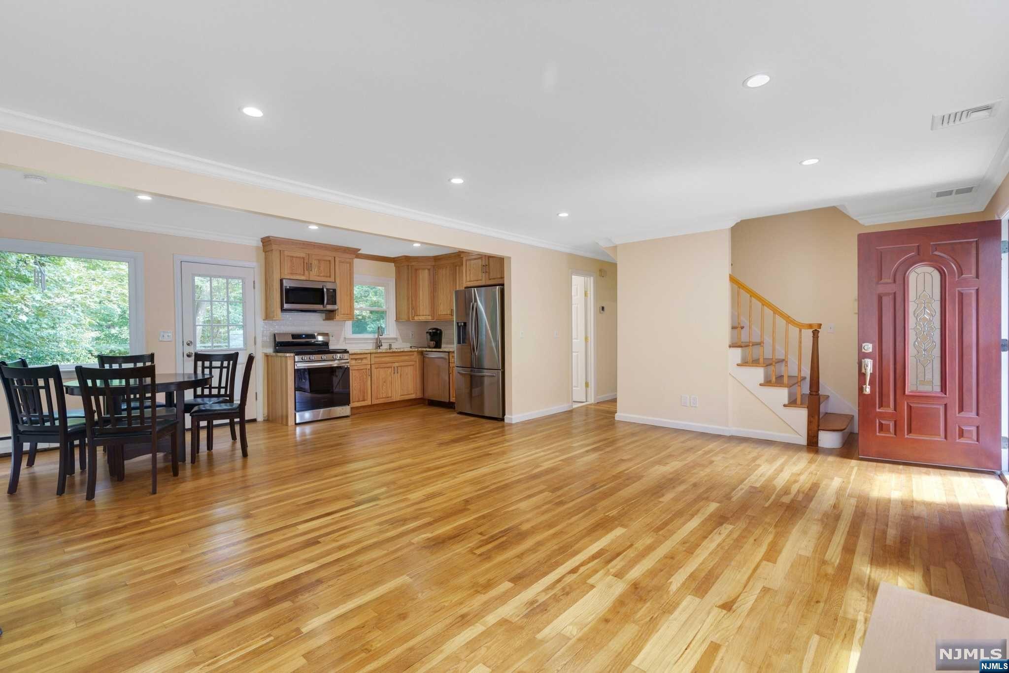 215 Hiawatha Boulevard