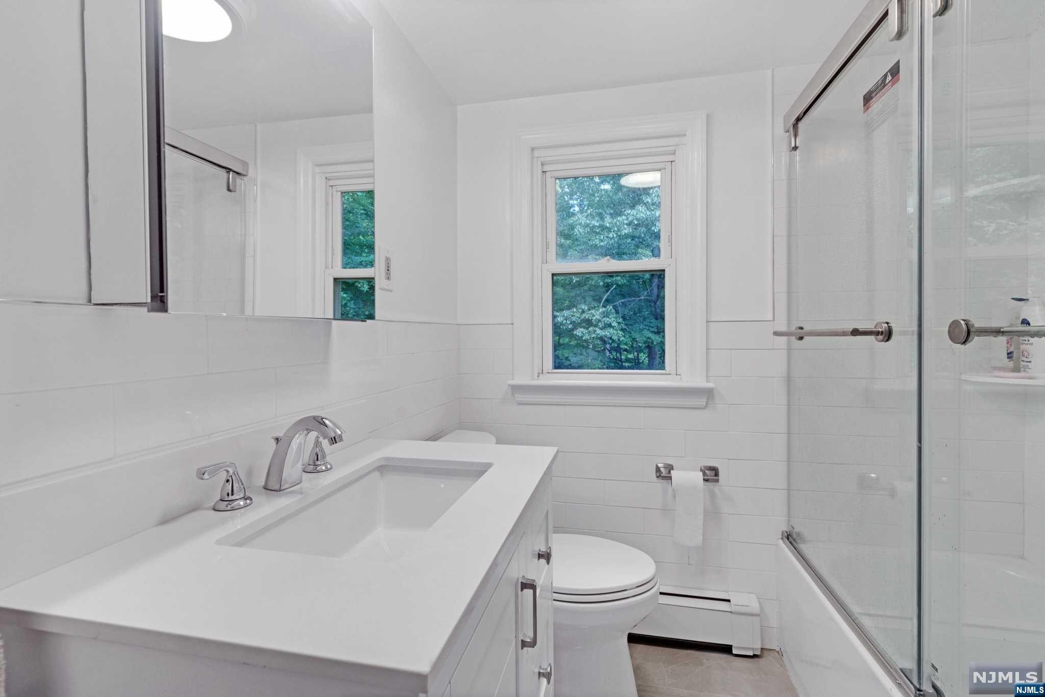 215 Hiawatha Boulevard