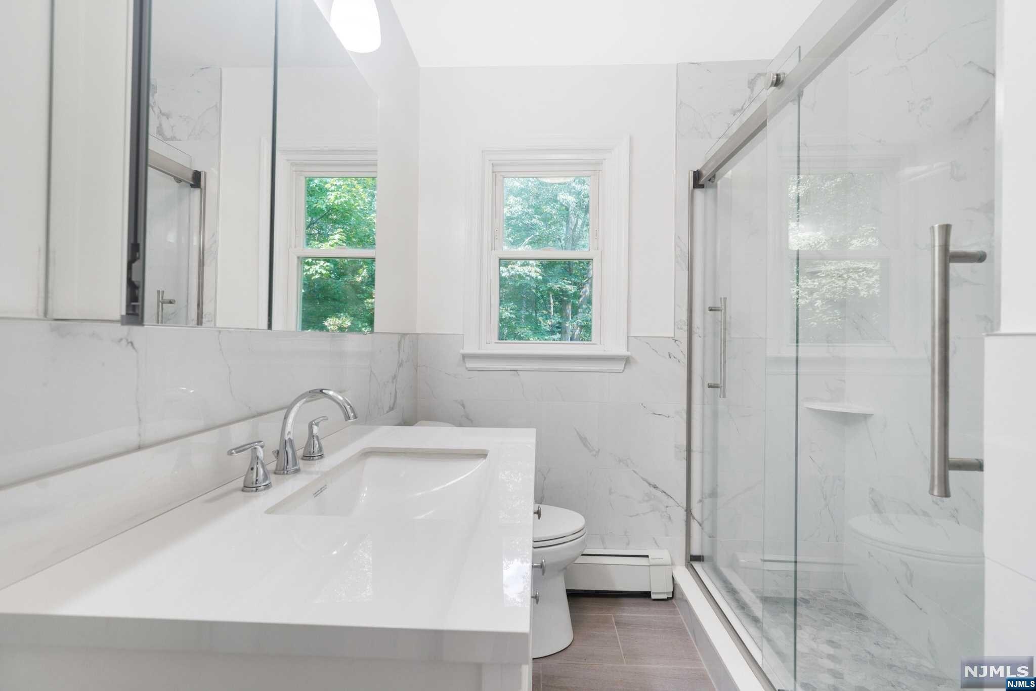 215 Hiawatha Boulevard