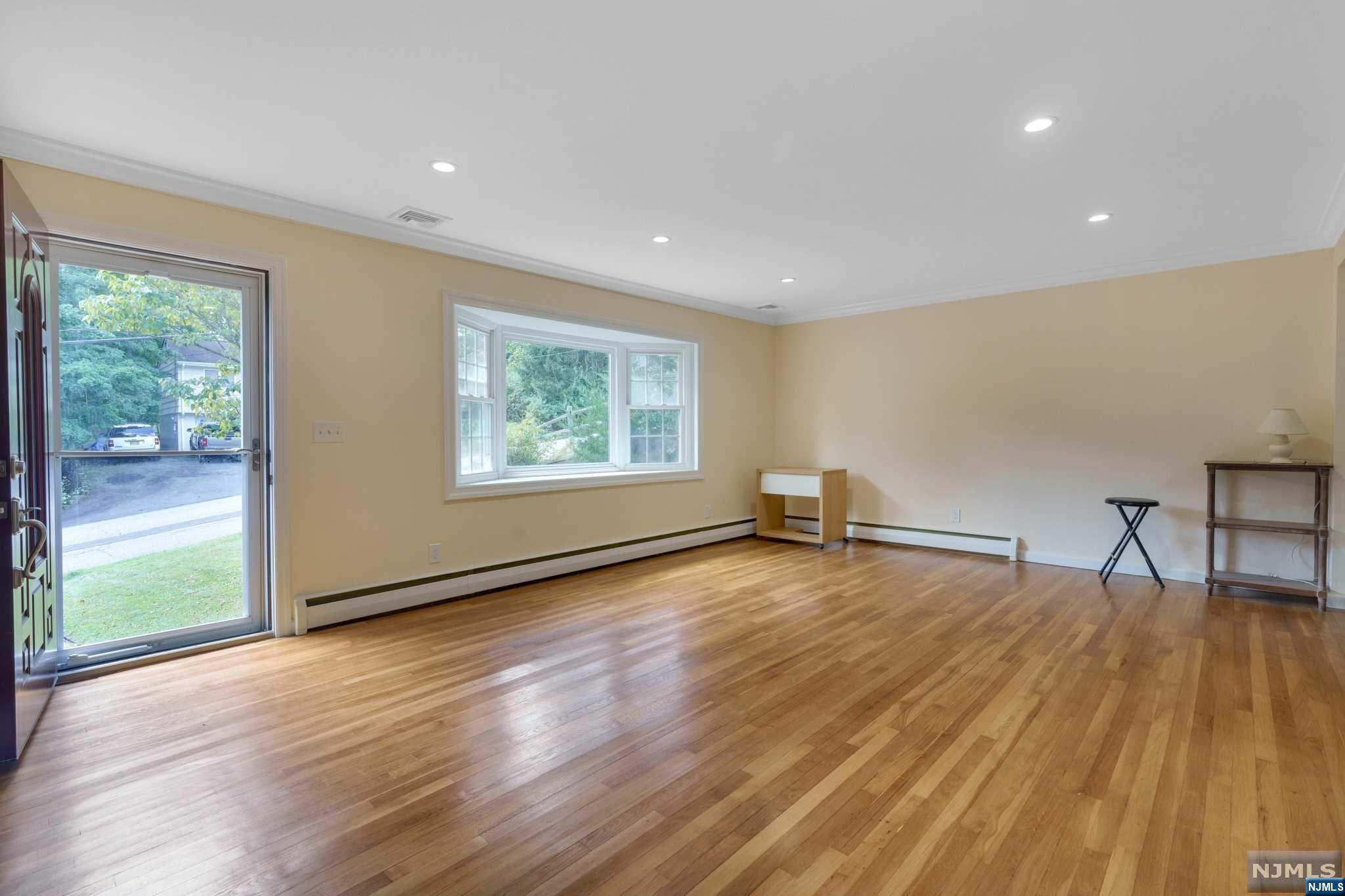 215 Hiawatha Boulevard