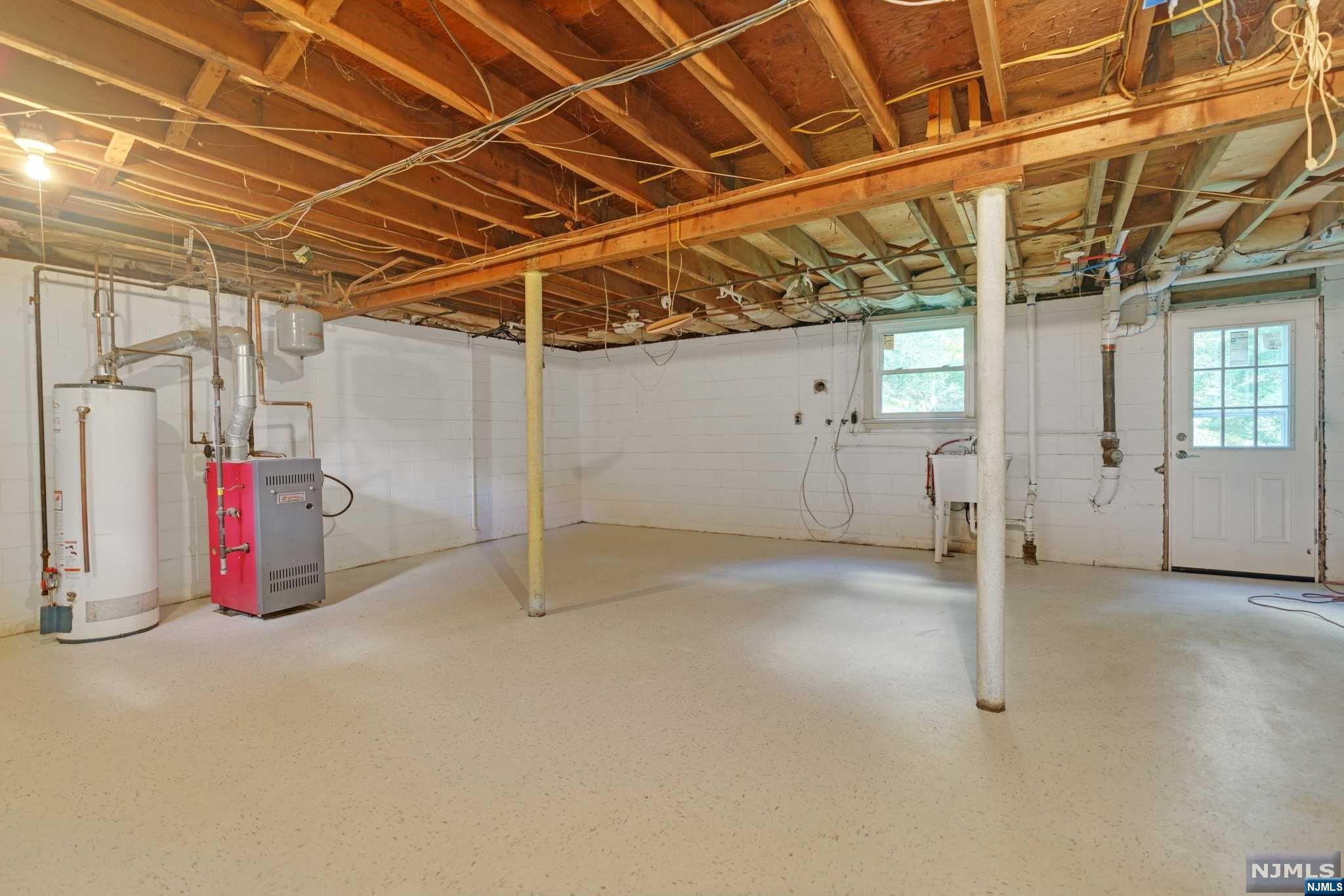 215 Hiawatha Boulevard