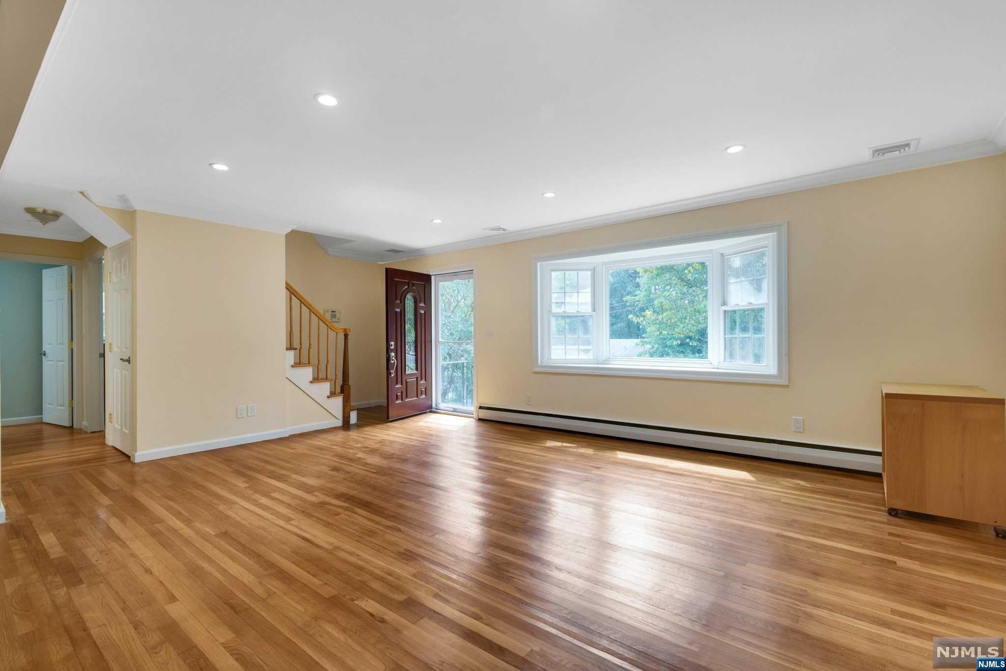 215 Hiawatha Boulevard