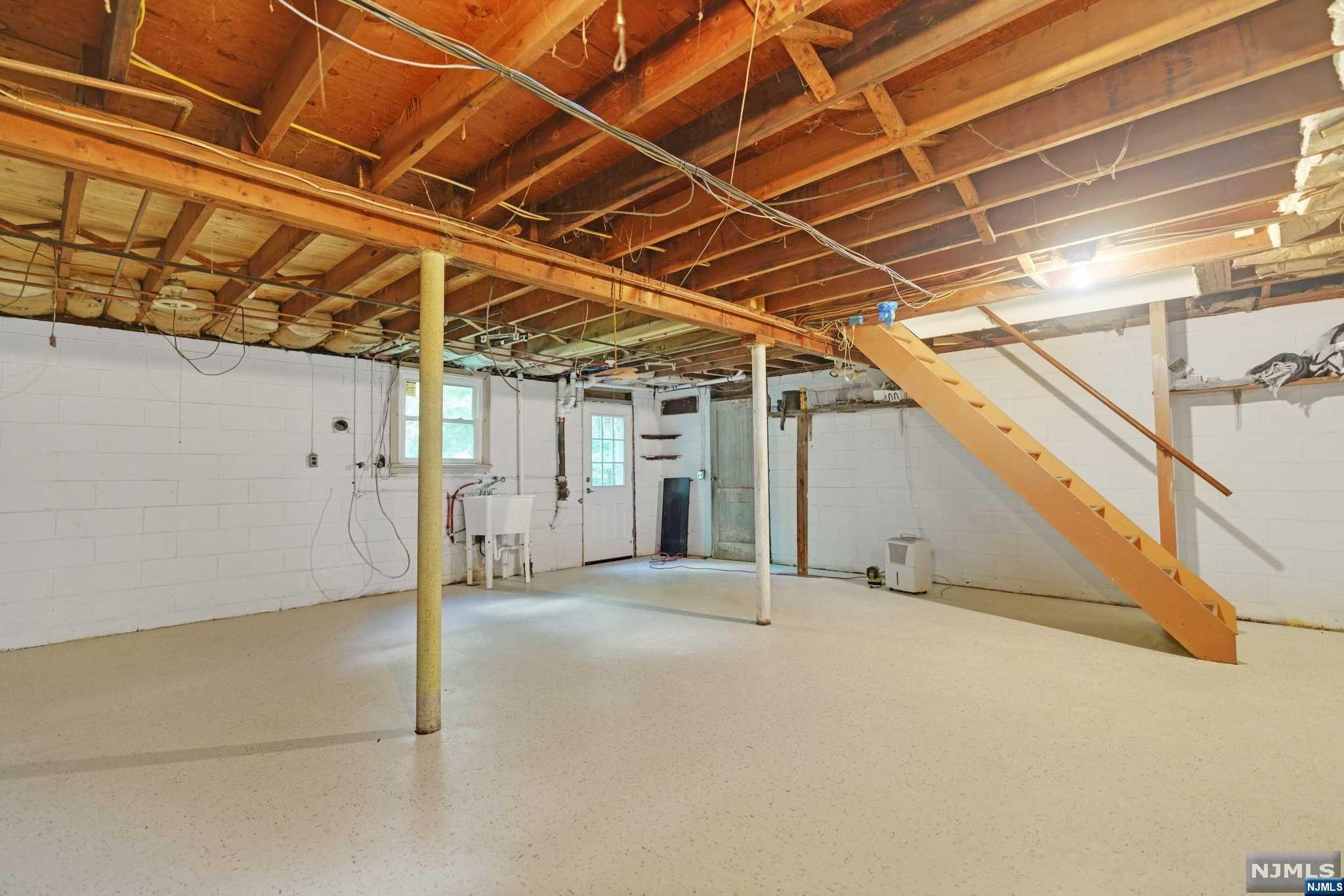 215 Hiawatha Boulevard