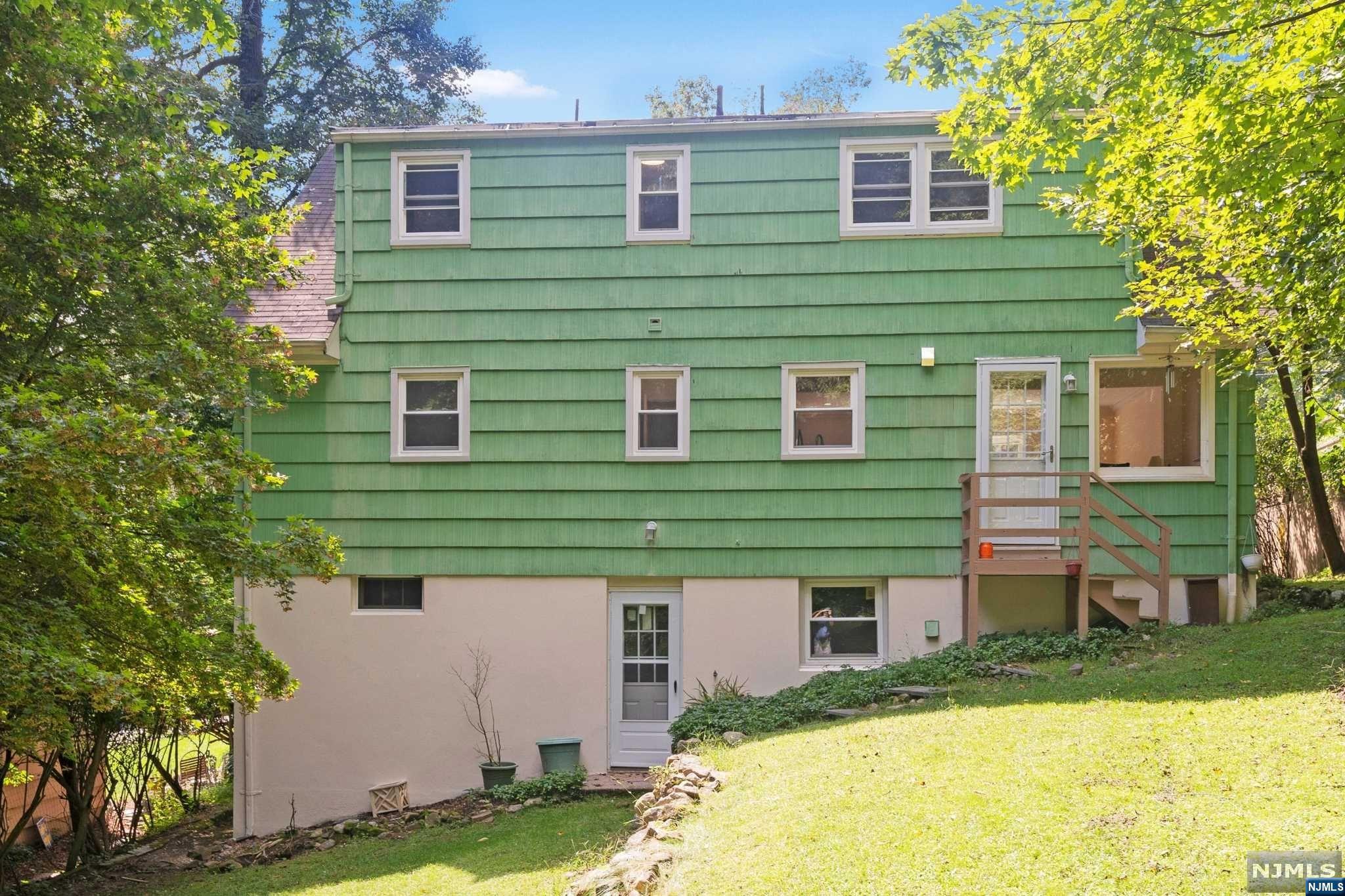 215 Hiawatha Boulevard