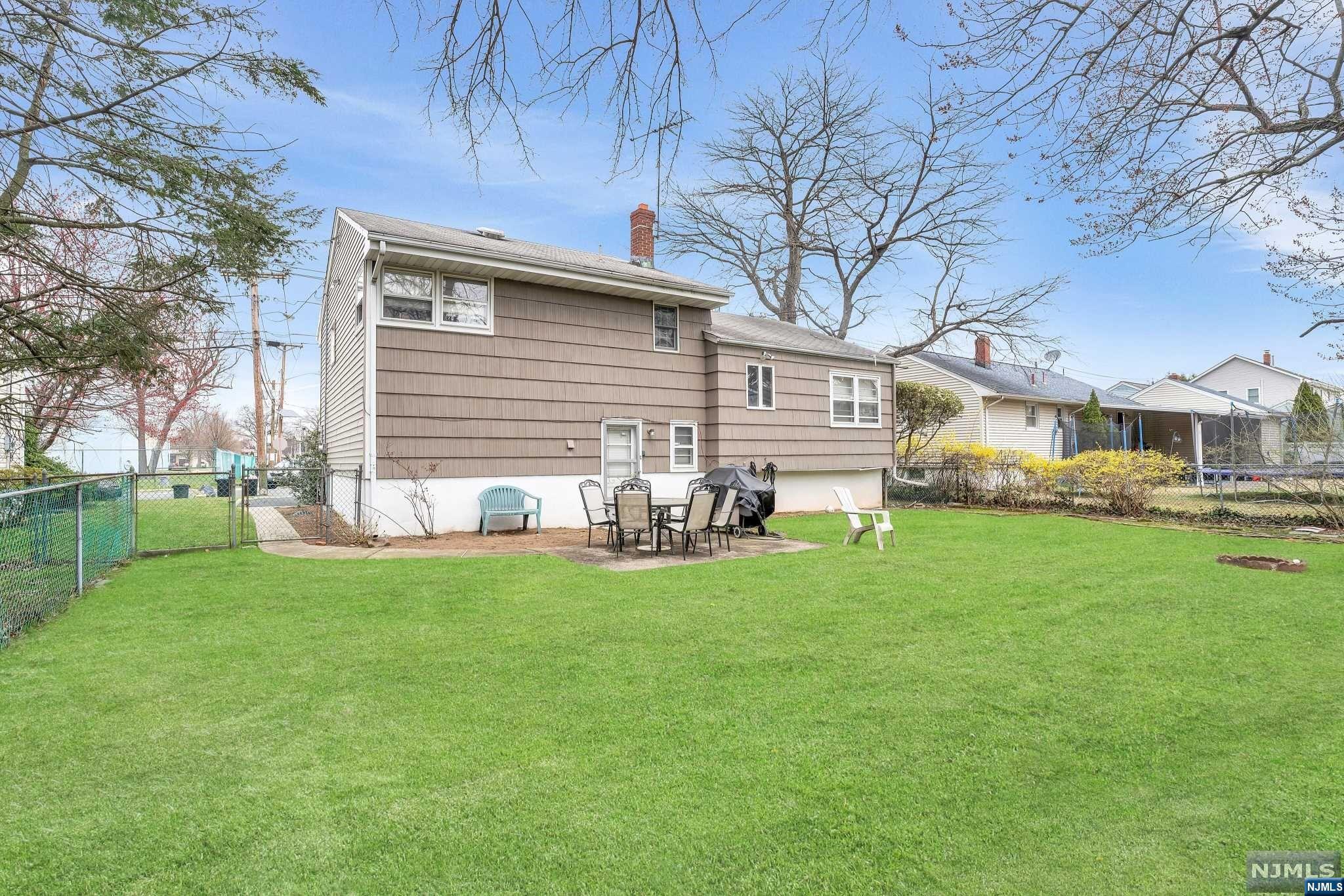 17-20 Bellair Avenue