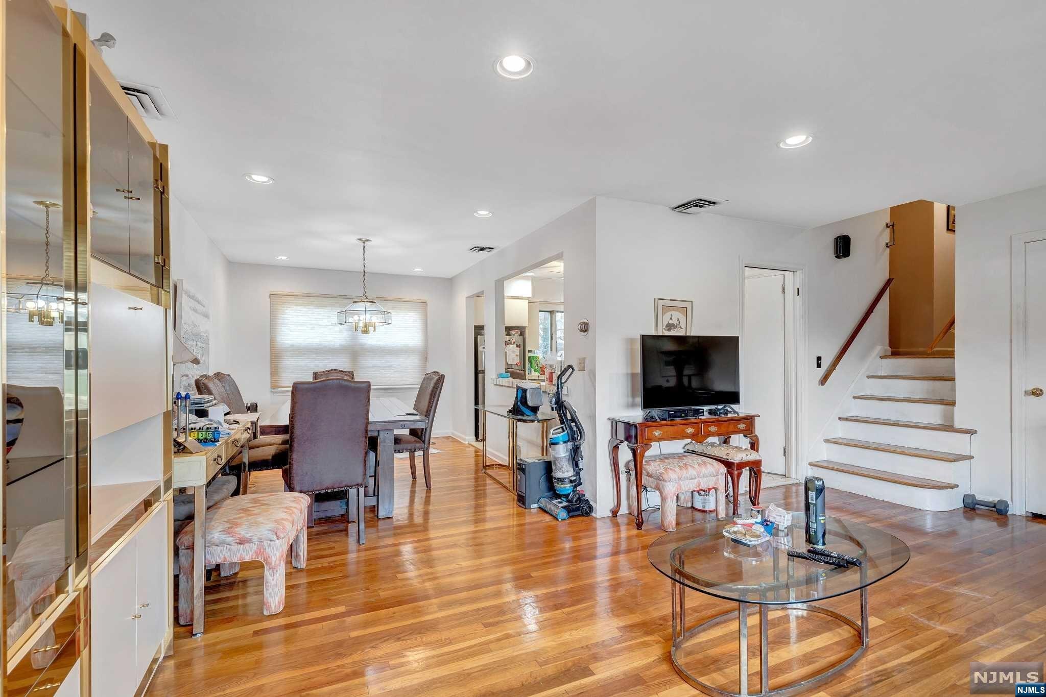 17-20 Bellair Avenue