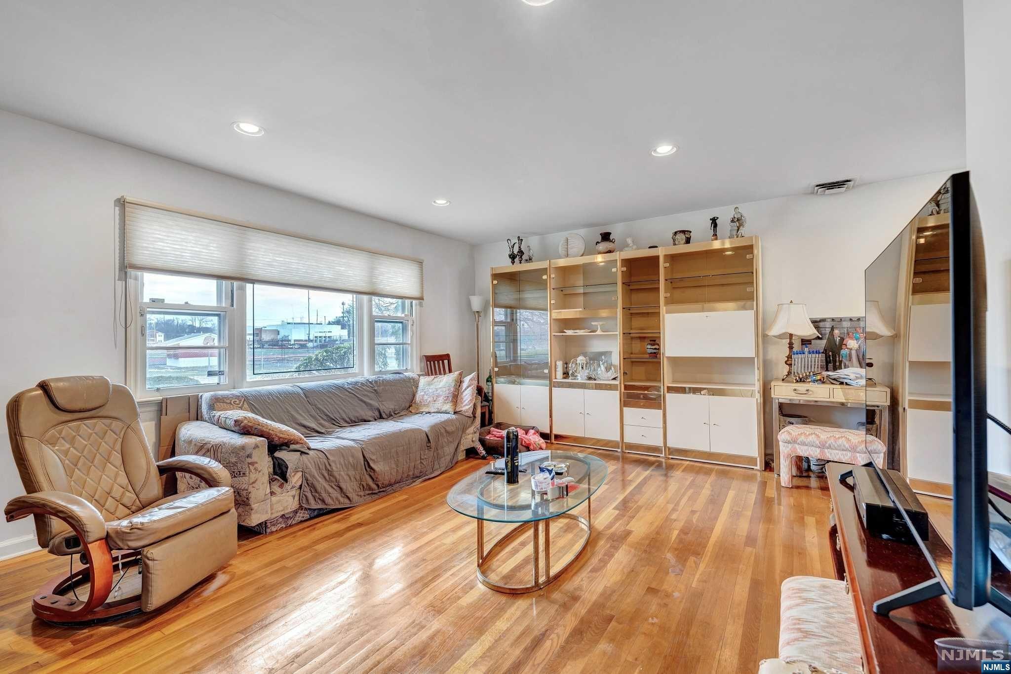 17-20 Bellair Avenue