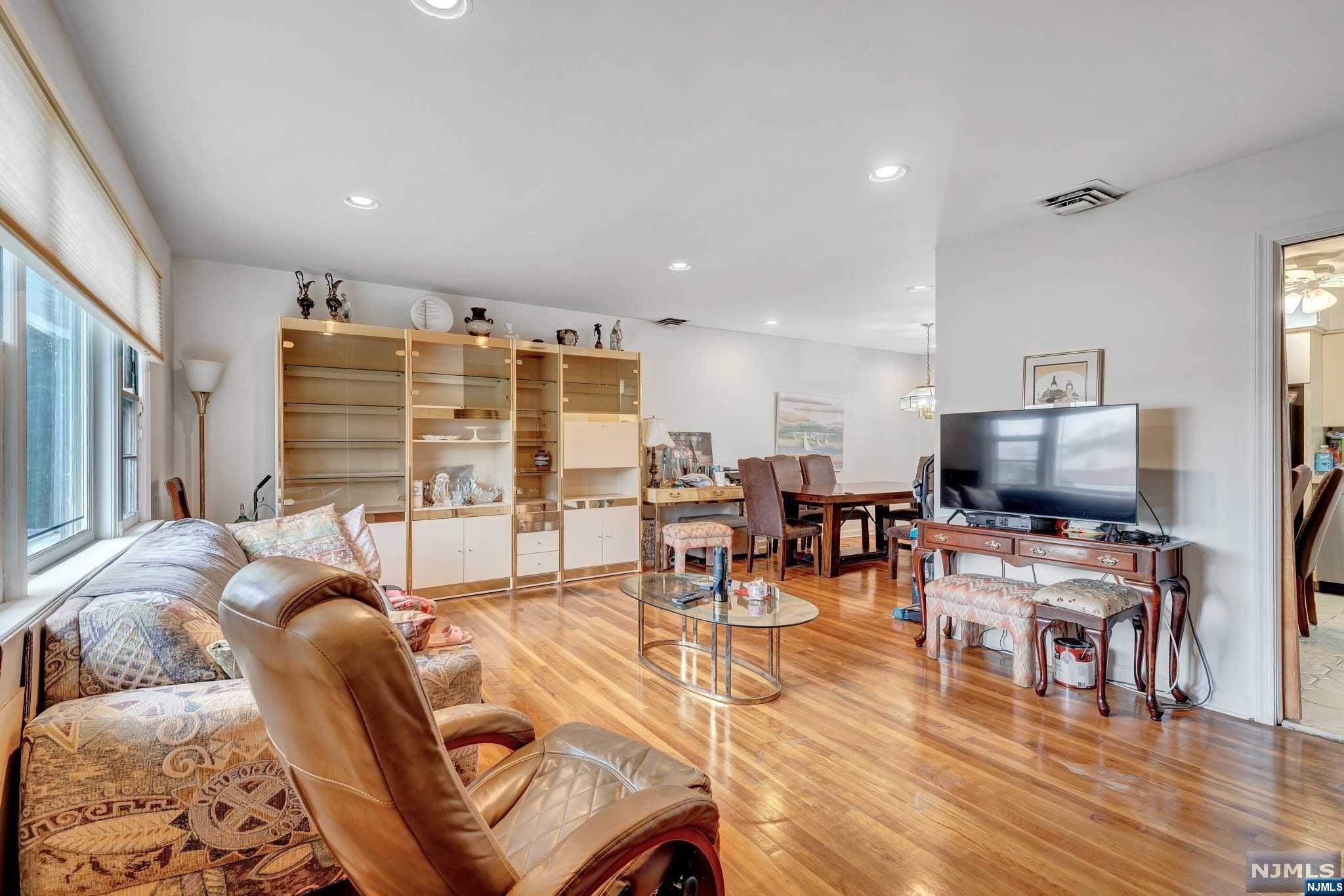 17-20 Bellair Avenue