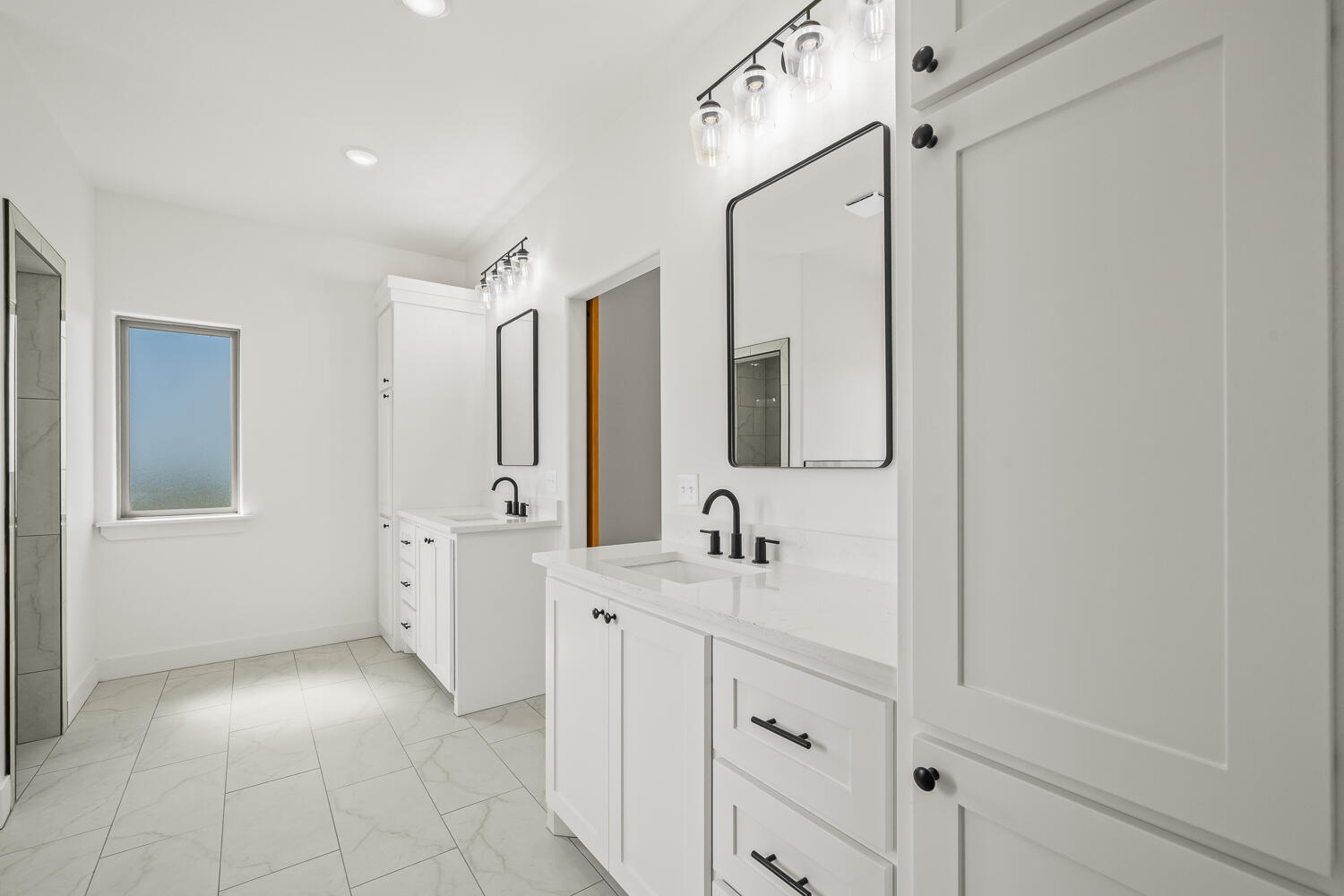 1214 W Hardin