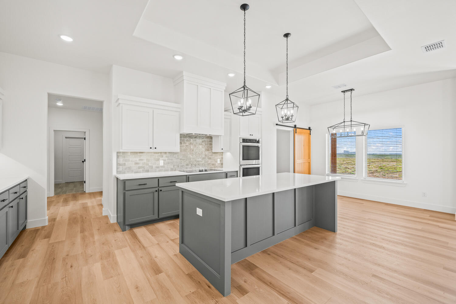 1214 W Hardin