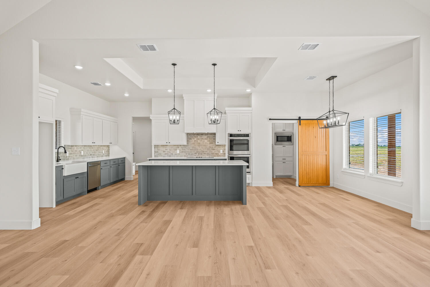 1214 W Hardin