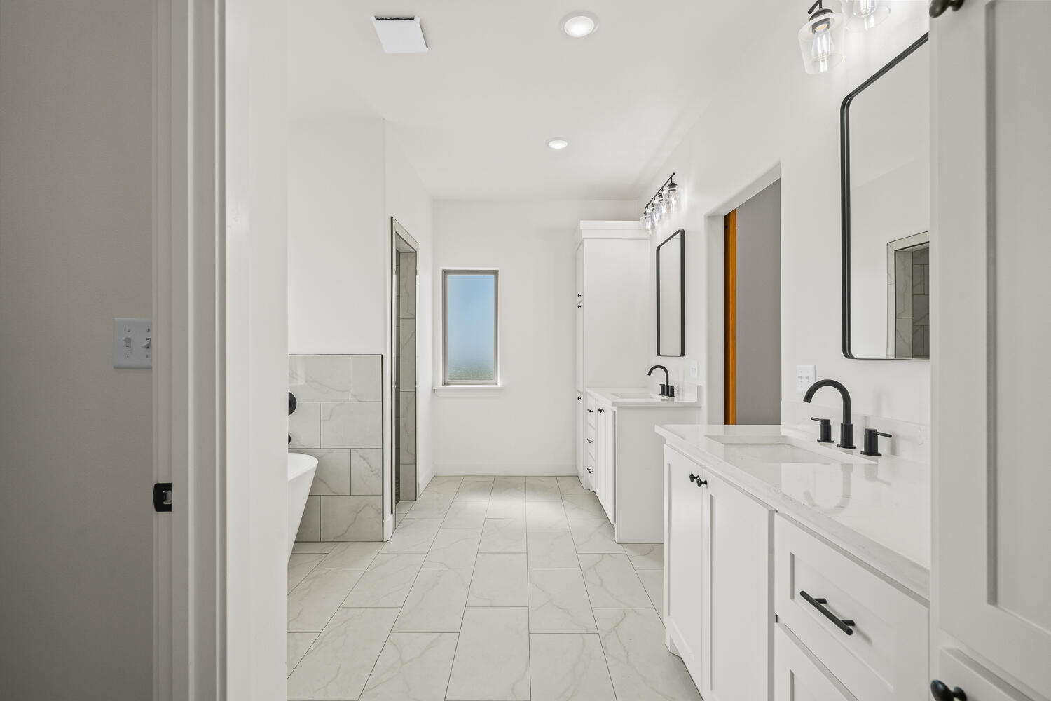 1214 W Hardin