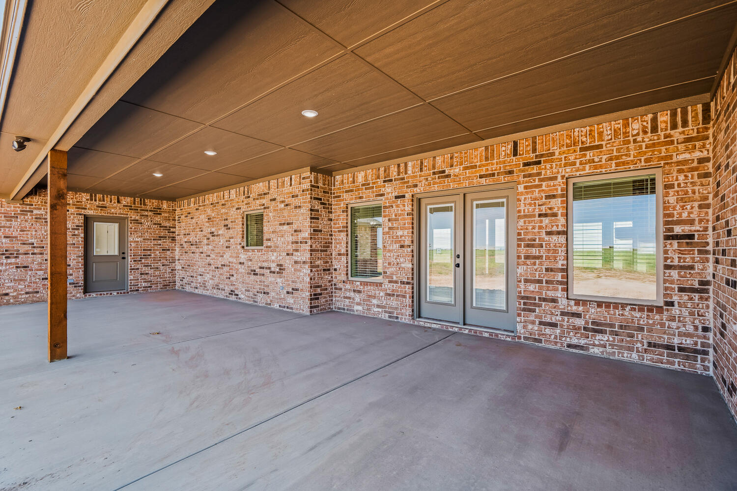 1214 W Hardin