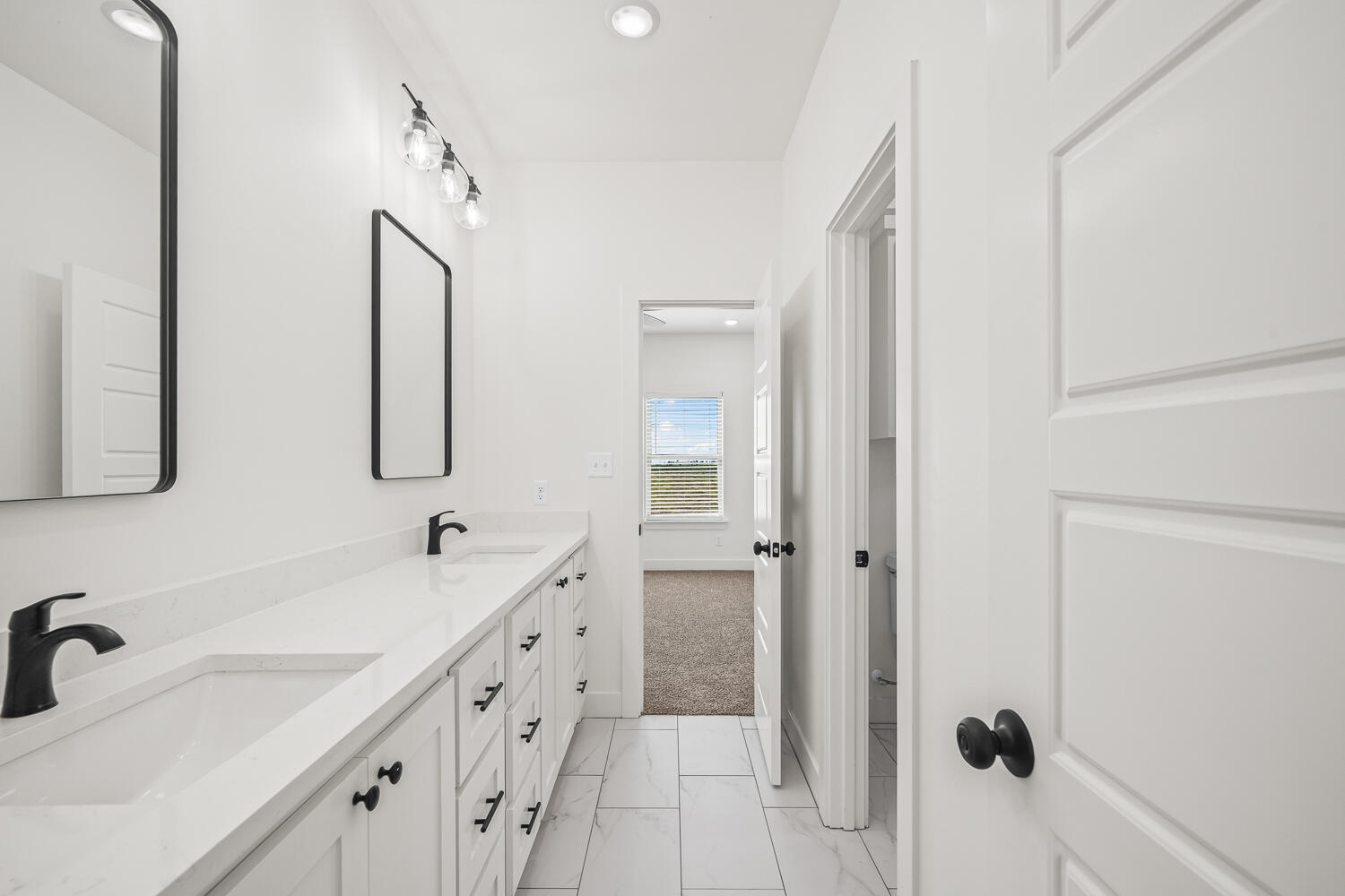 1214 W Hardin