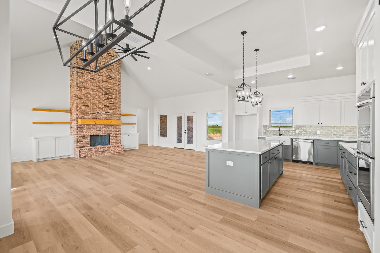 1214 W Hardin