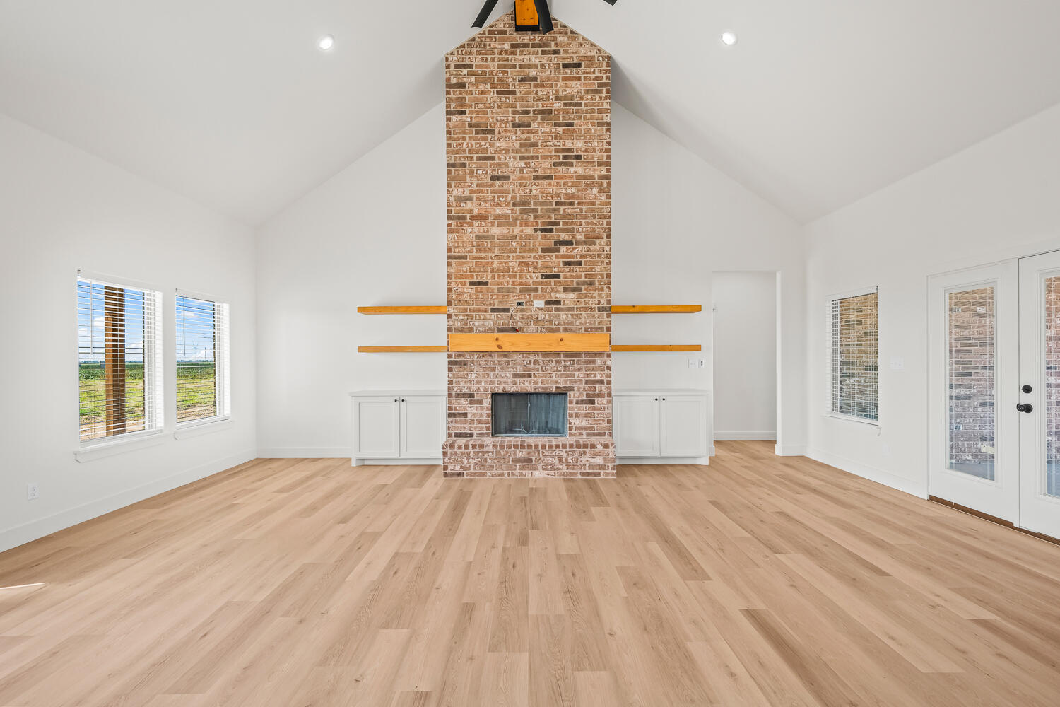 1214 W Hardin