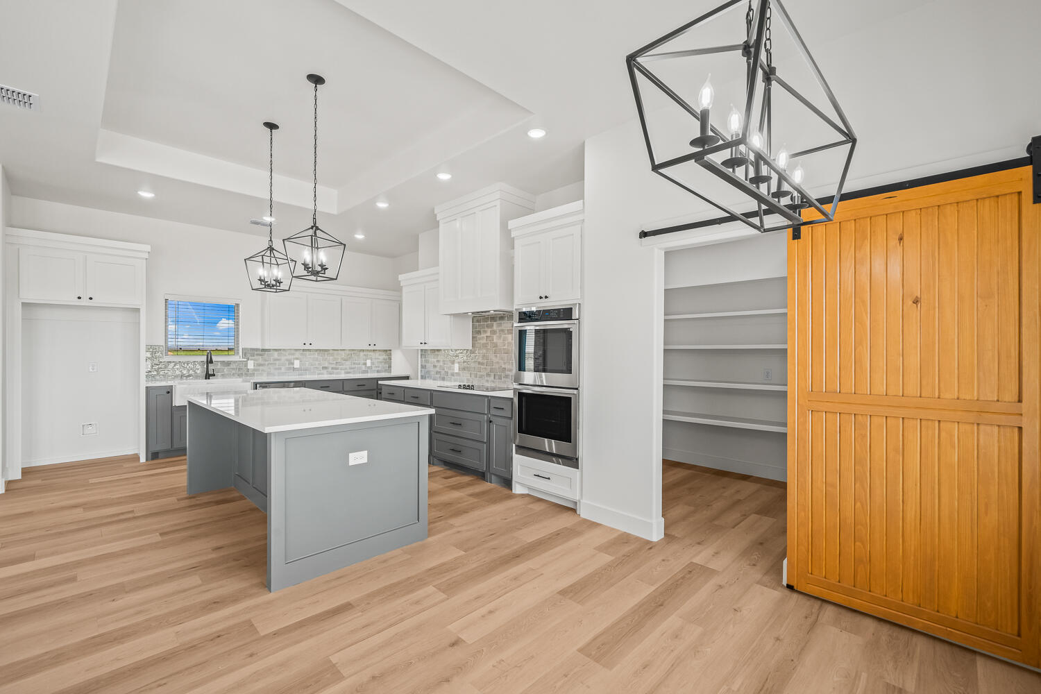 1214 W Hardin