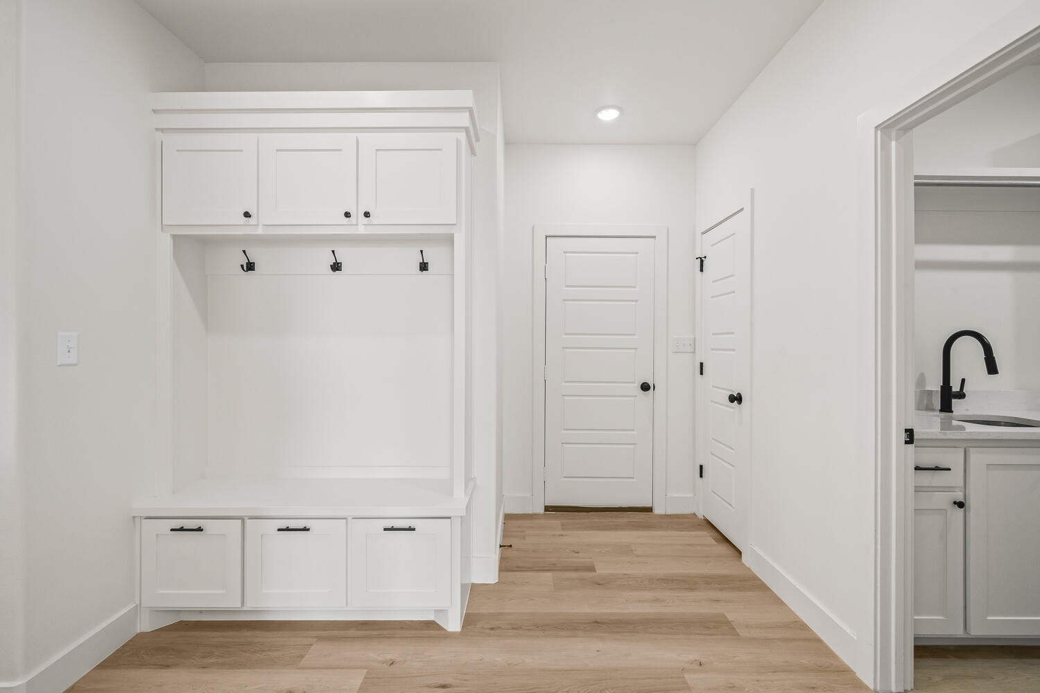 1214 W Hardin